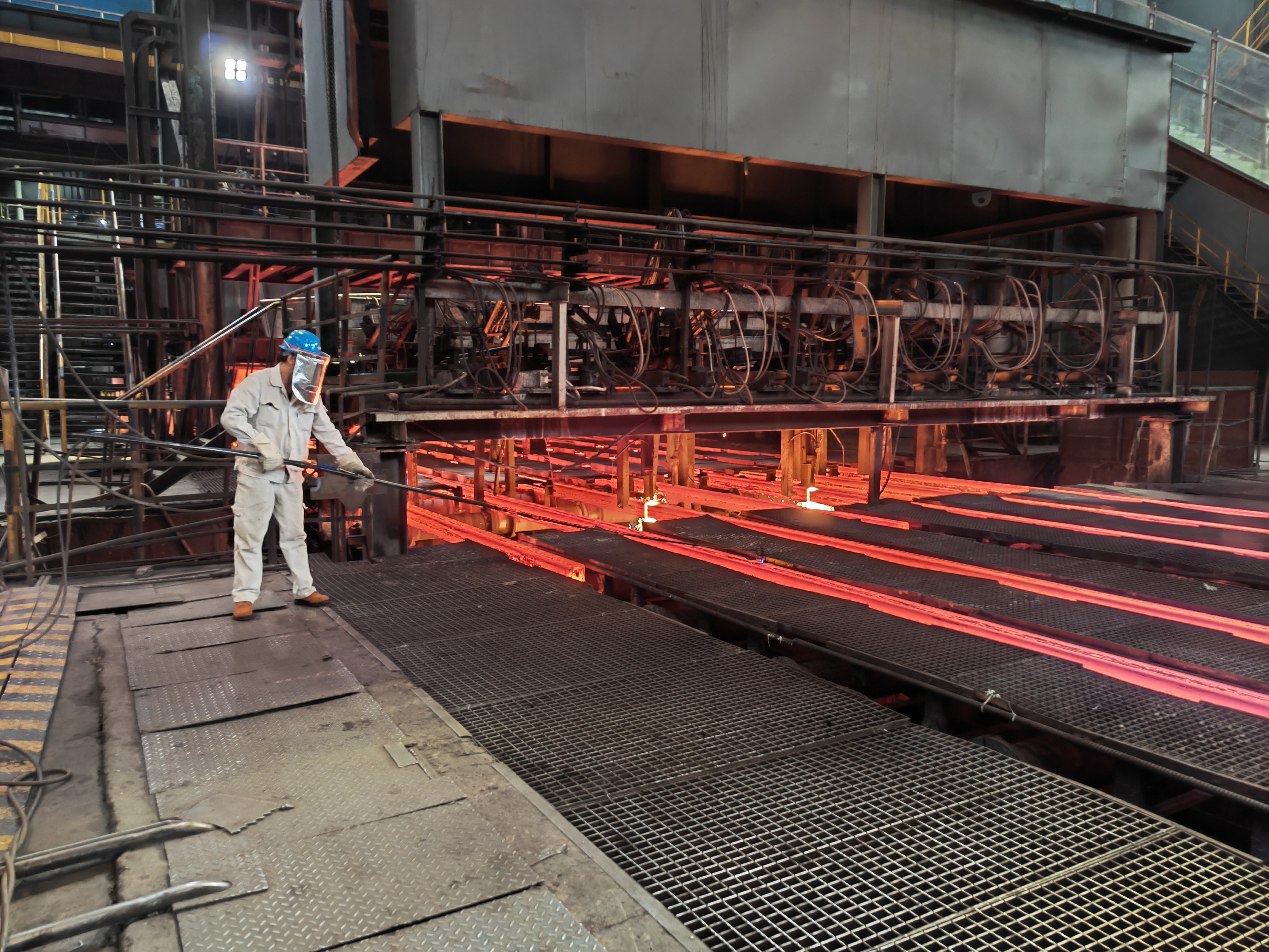 谁说站在光里的才算英雄,他们也是! 谁说站在光里的才算英雄,他们也是!