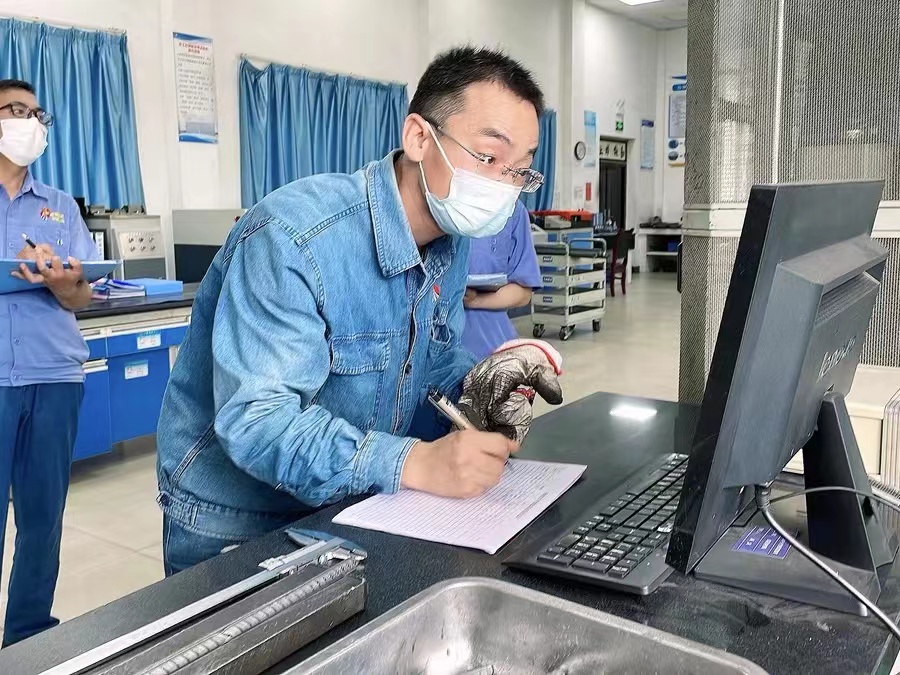 围绕生产解难题，注重实效出成绩