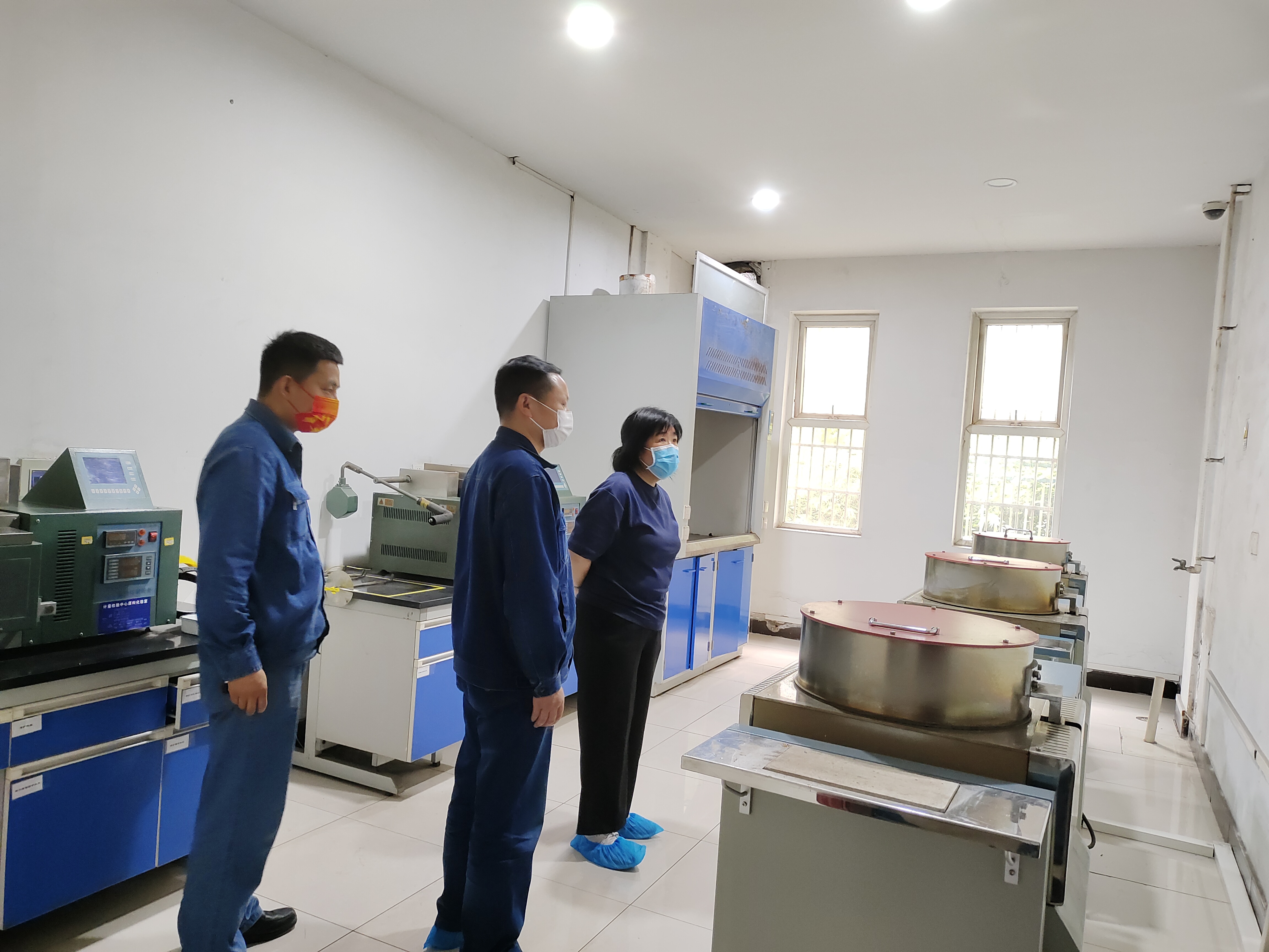 围绕生产解难题，注重实效出成绩