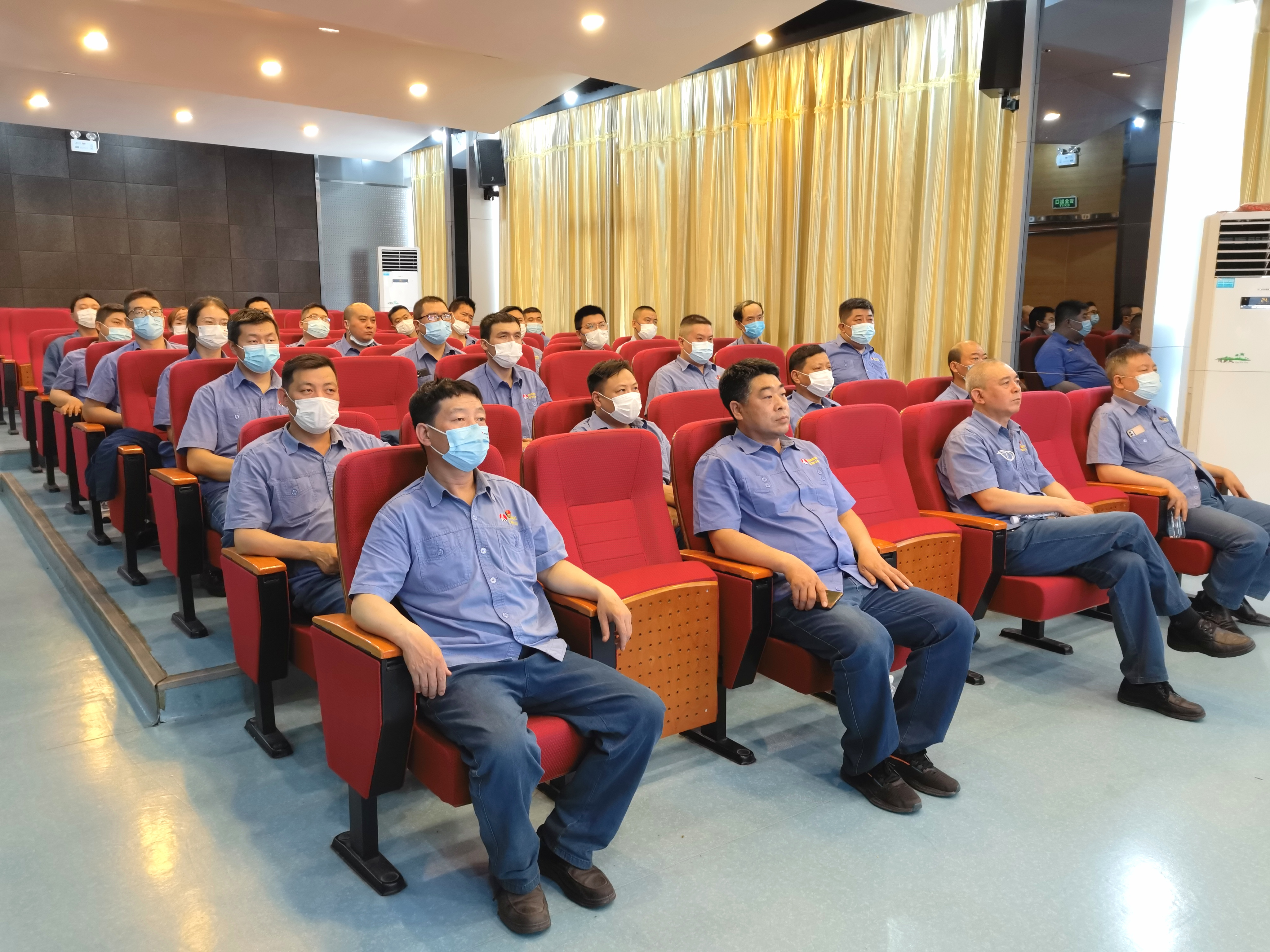 清风劲吹，“廉”花自开