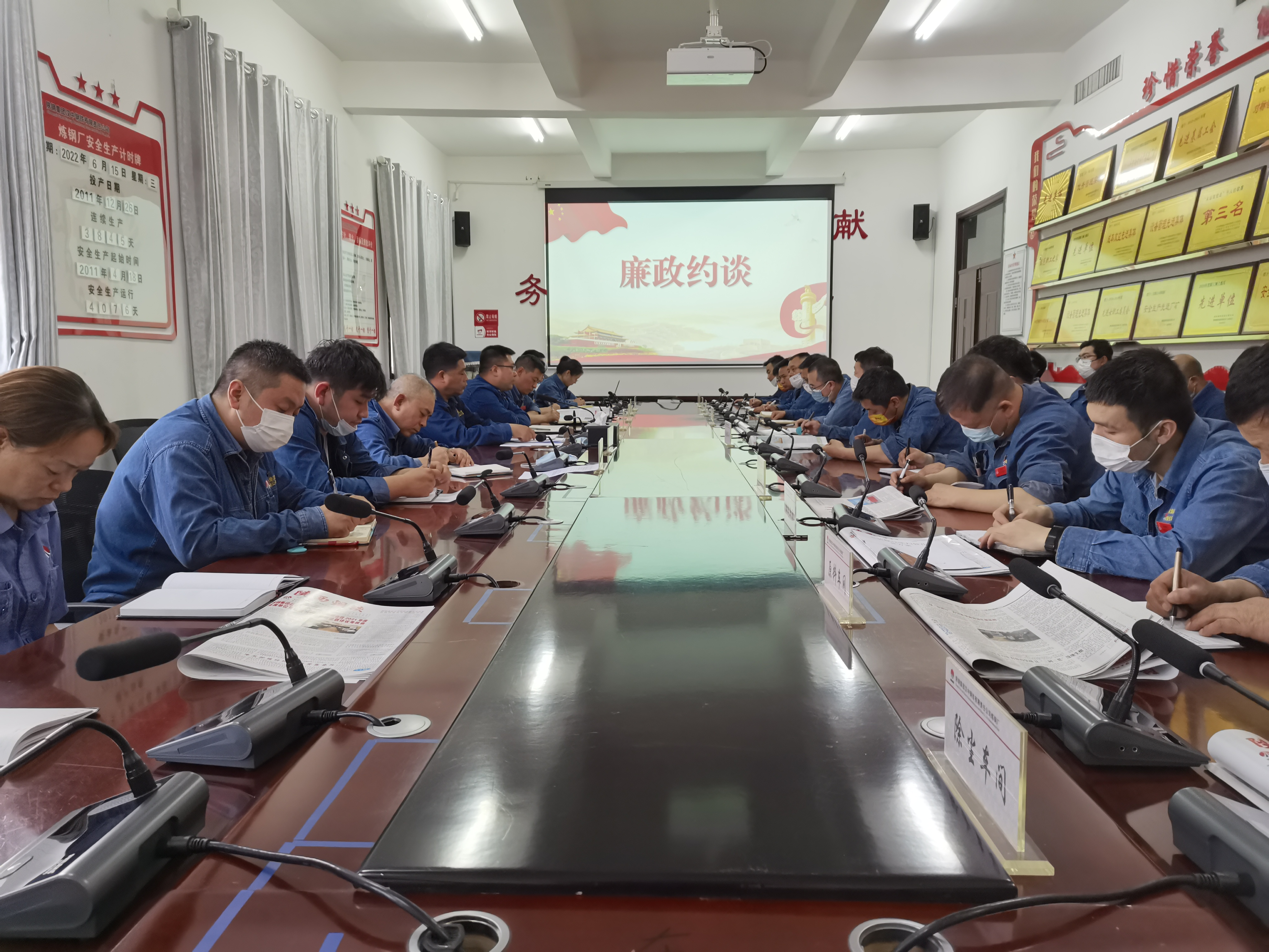 清风劲吹，“廉”花自开