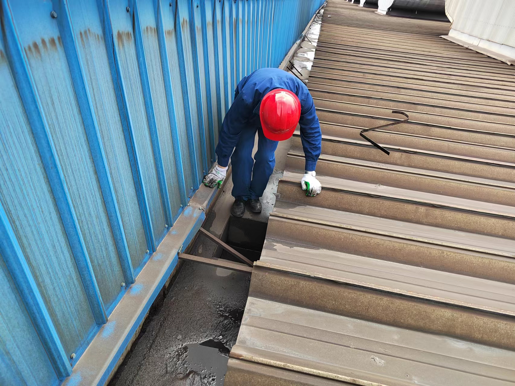 “汛”速行动,全面筑牢防汛“安全堤坝” “汛”速行动,全面筑牢防汛“安全堤坝”