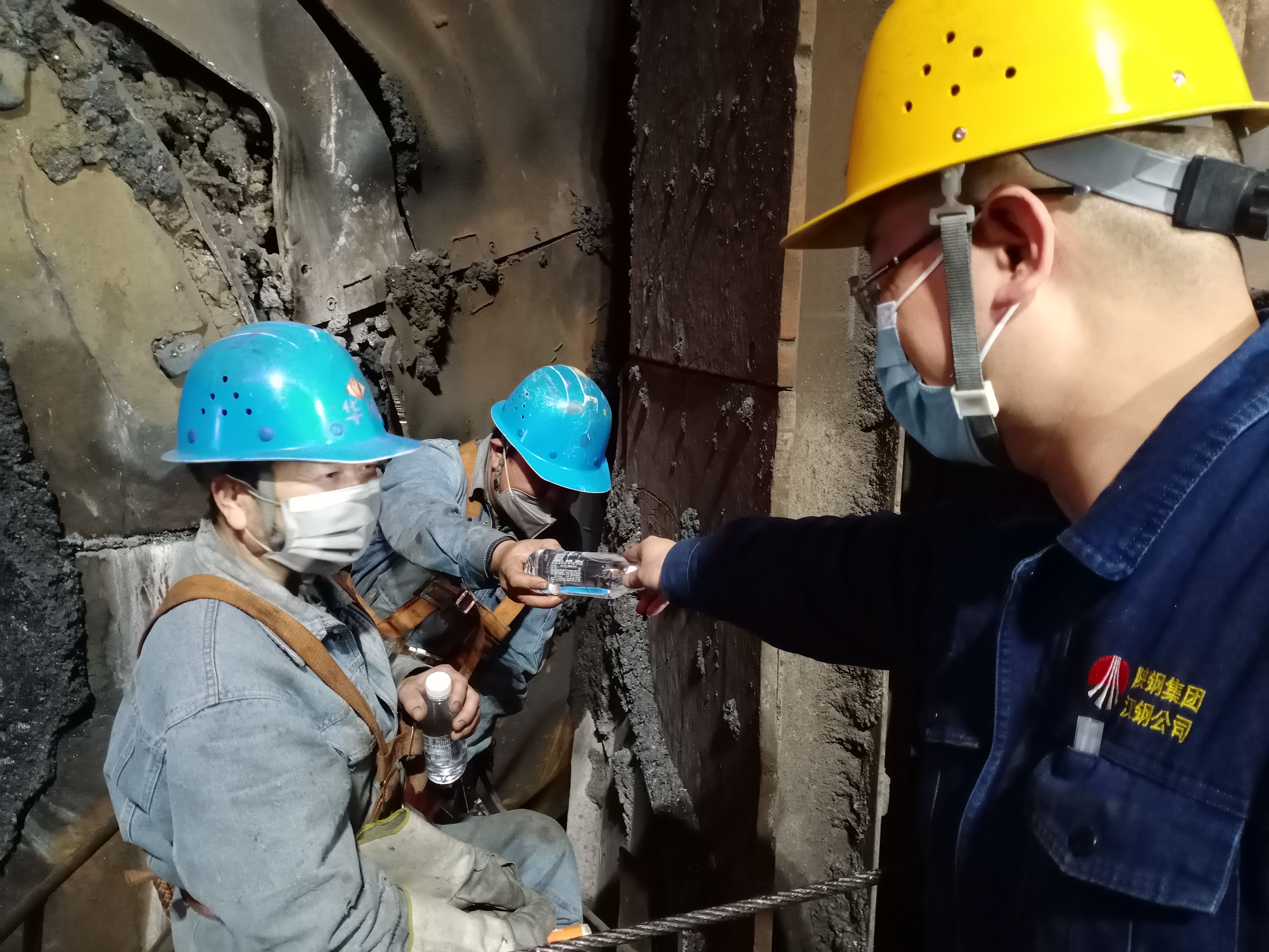 夏日炎炎,炼钢厂防暑降温有“凉方” 夏日炎炎,炼钢厂防暑降温有“凉方”