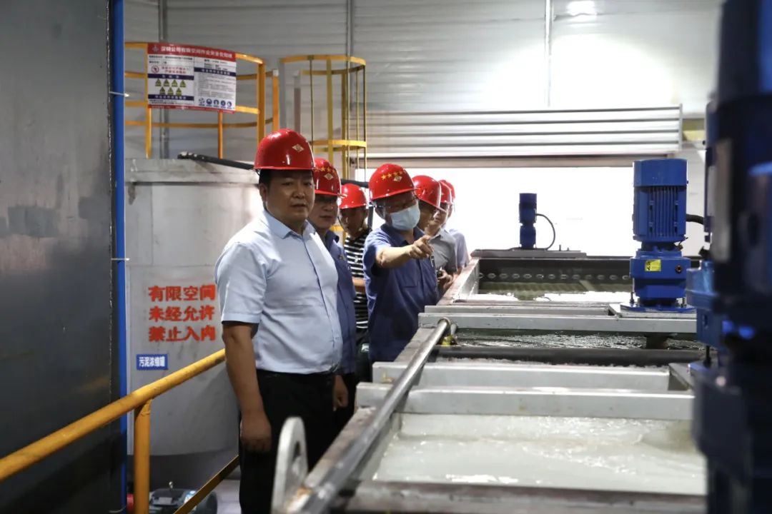 安康市白河县委常委、宣传部部长、白河县废弃硫铁矿污染治理工作专班组长、办公室主任李军帮一行到公司参观调研 安康市白河县委常委、宣传部部长、白河县废弃硫铁矿污染治理工作专班组长、办公室主任李军帮一行到公司参观调研