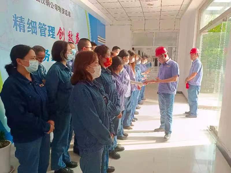 咬定目标不放松，凝心聚力谋发展