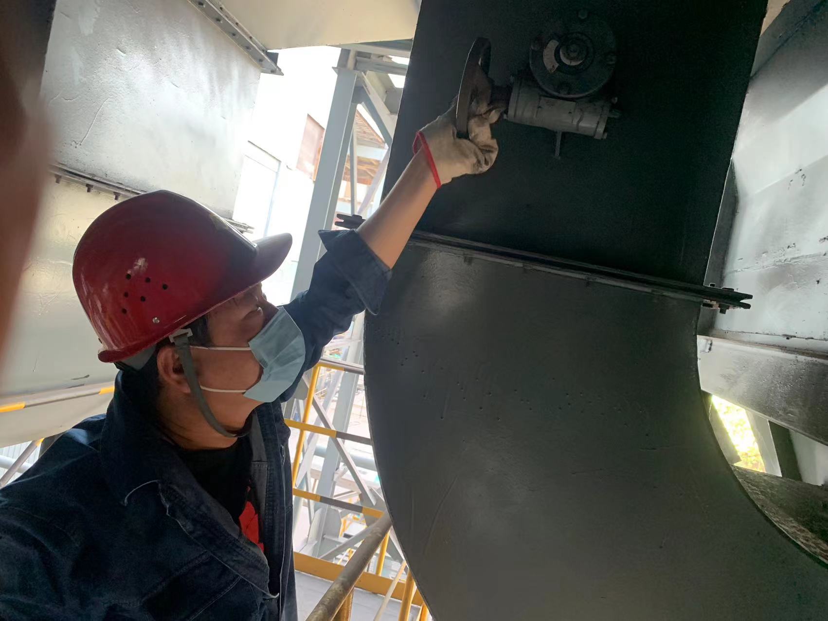 战高温 保生产 “暑”你最美 战高温 保生产 “暑”你最美