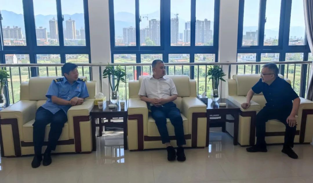 西安铁路局汉中车务段段长李本金到公司调研 西安铁路局汉中车务段段长李本金到公司调研