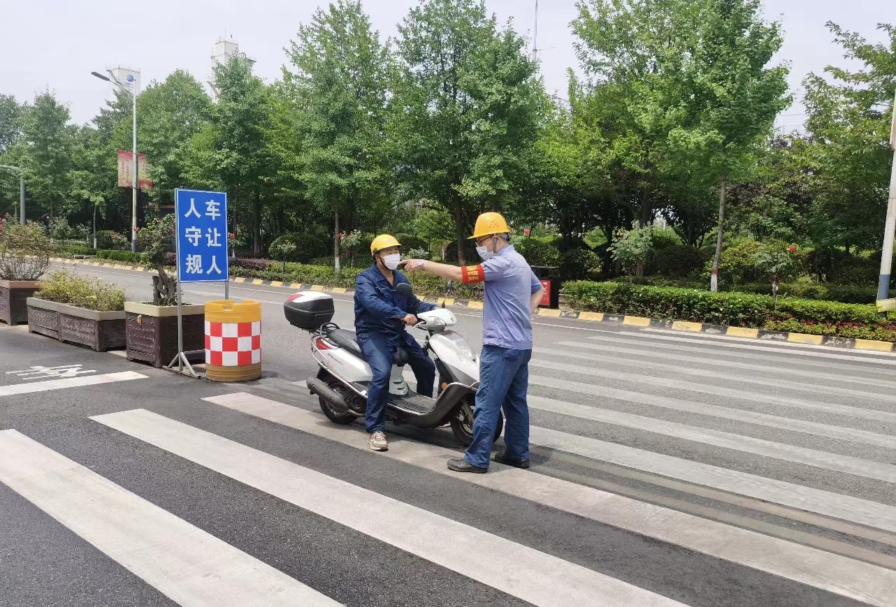 开展安全警示教育，筑牢交通安全防线