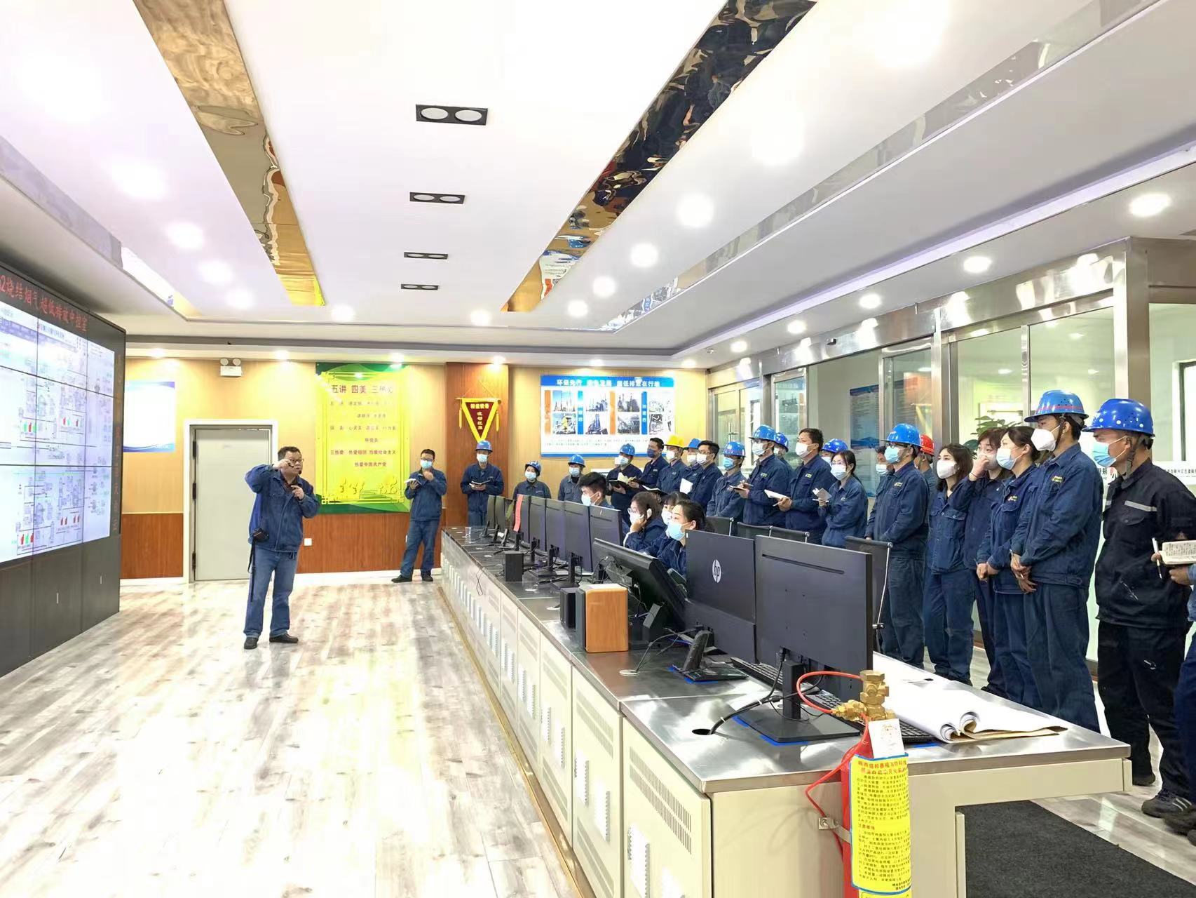 让党旗高高飘扬在生产一线 让党旗高高飘扬在生产一线