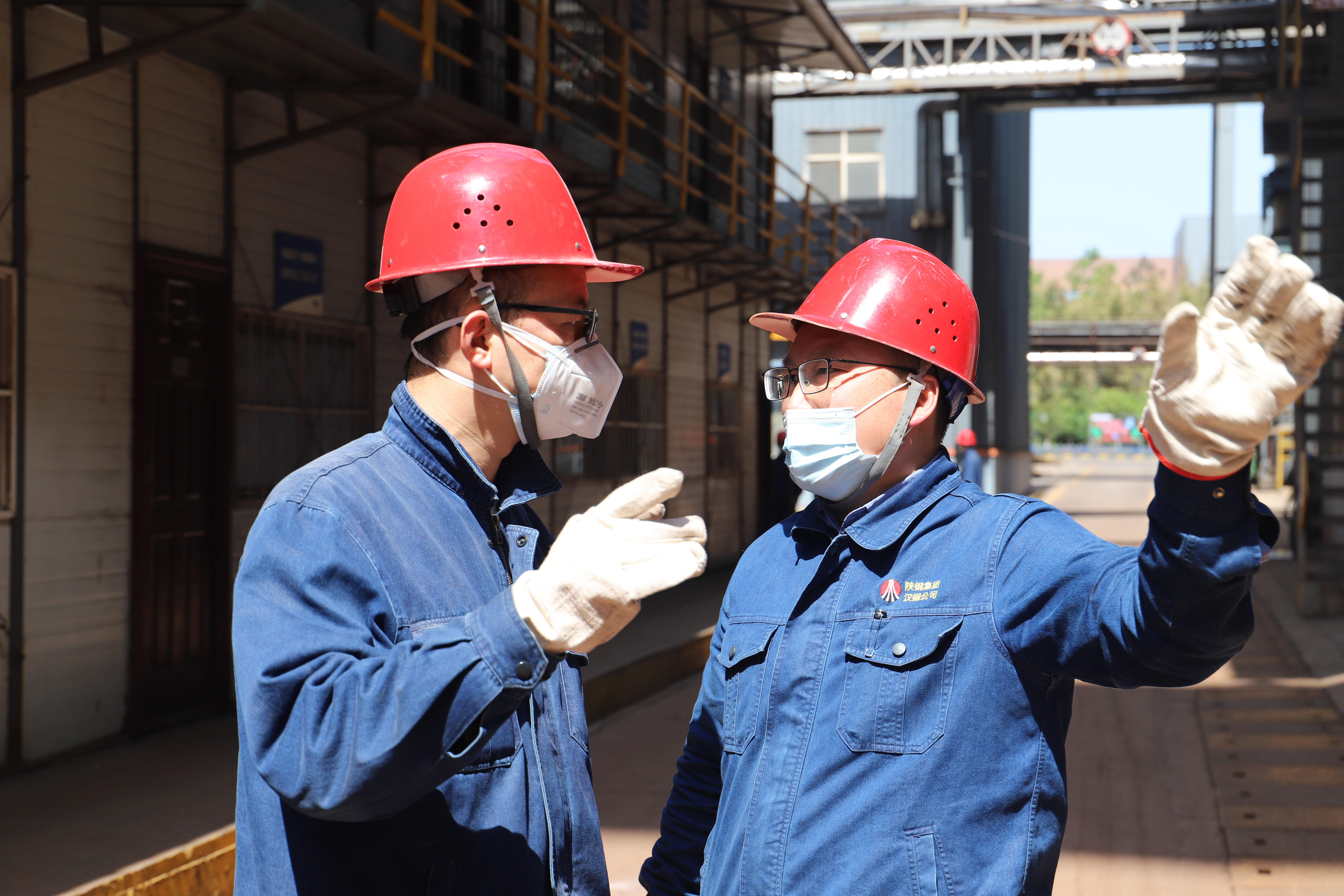 坚持从严治党，打造强健之“芯”