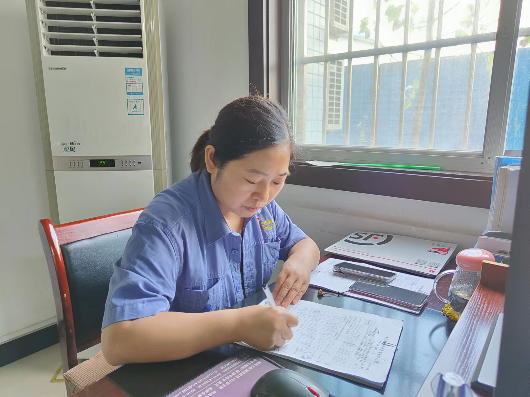 恪尽职守 展现党员之风采 恪尽职守 展现党员之风采