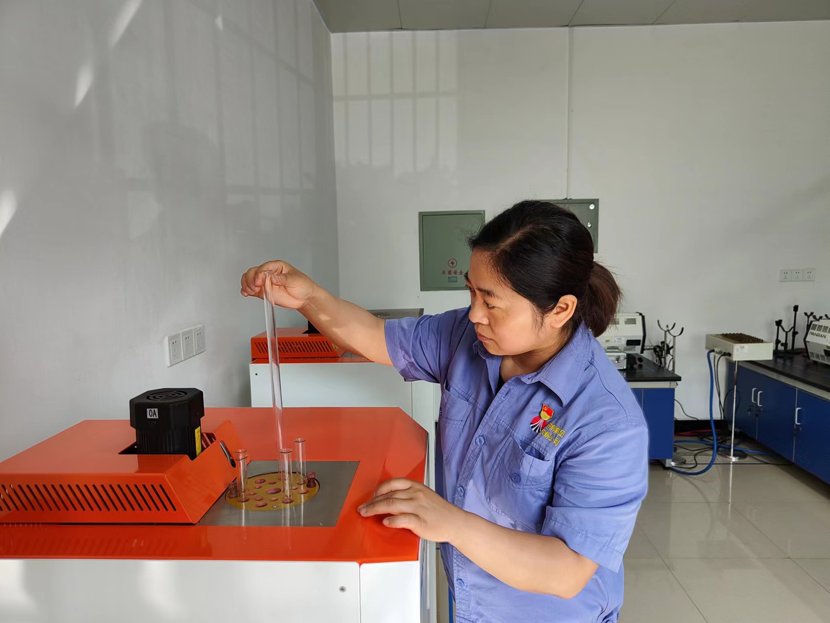 恪尽职守 展现党员之风采 恪尽职守 展现党员之风采