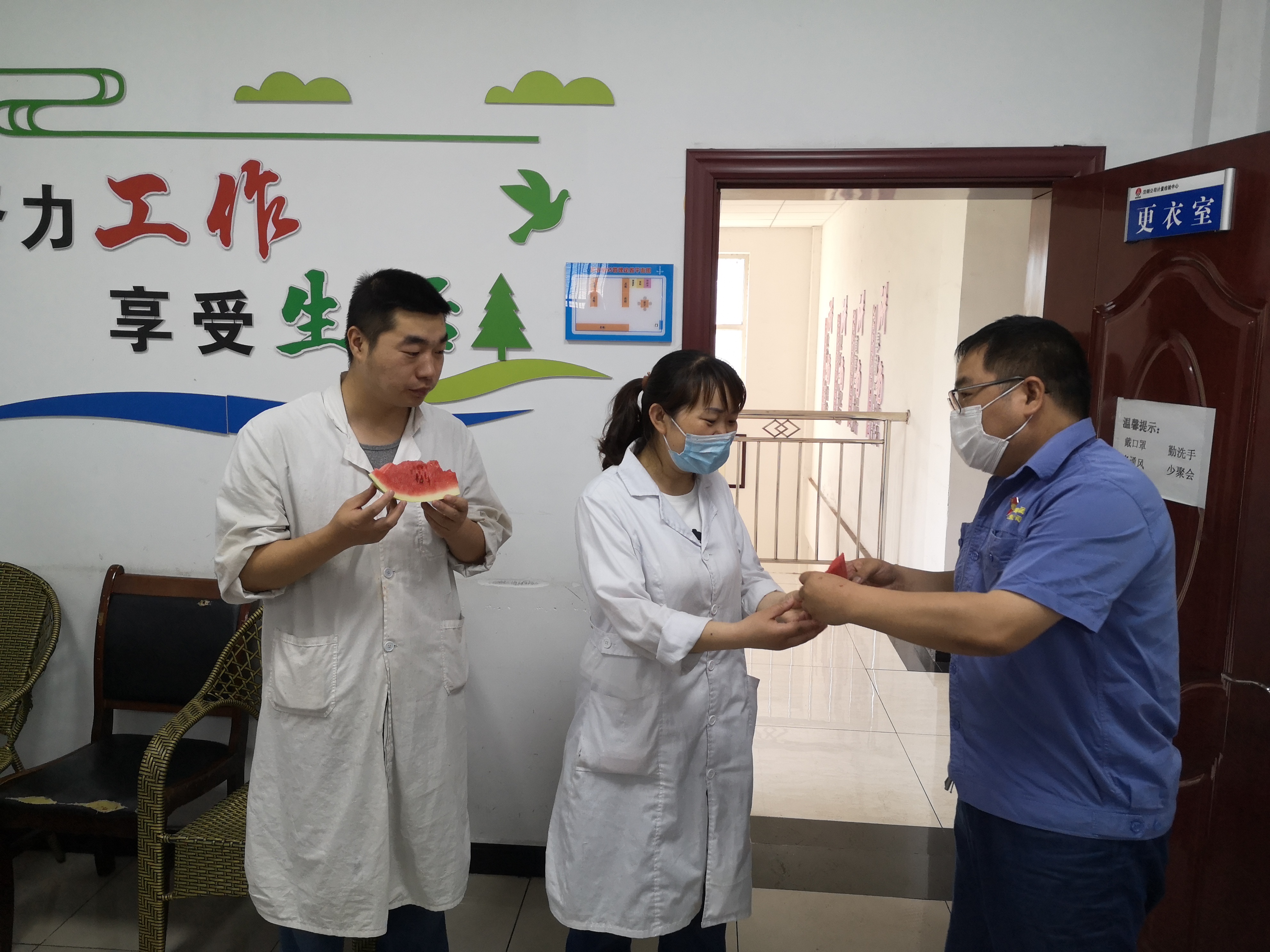 关爱员工办实事,防暑降温促生产 关爱员工办实事,防暑降温促生产