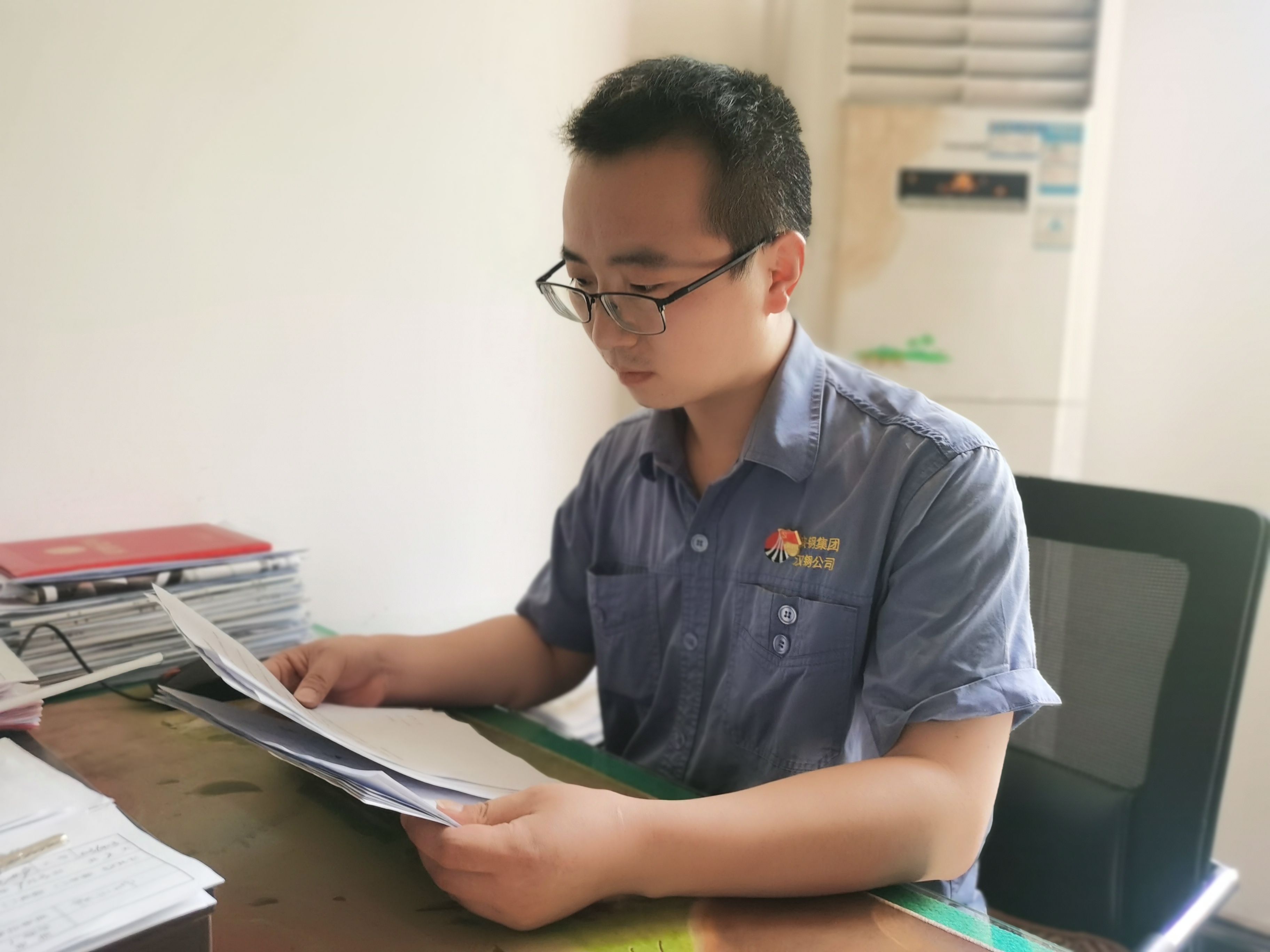 “炉火”中淬炼先锋本色 “炉火”中淬炼先锋本色