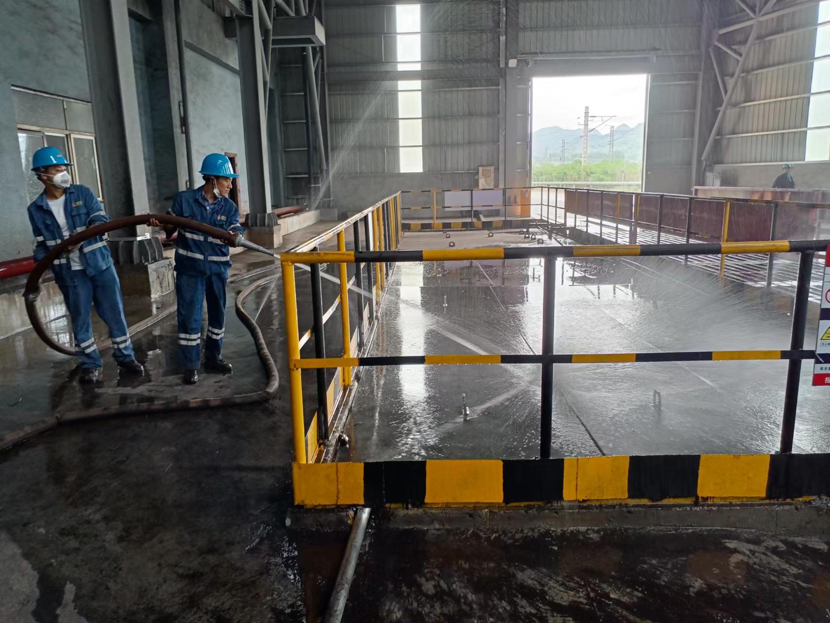 酷暑下的小分队