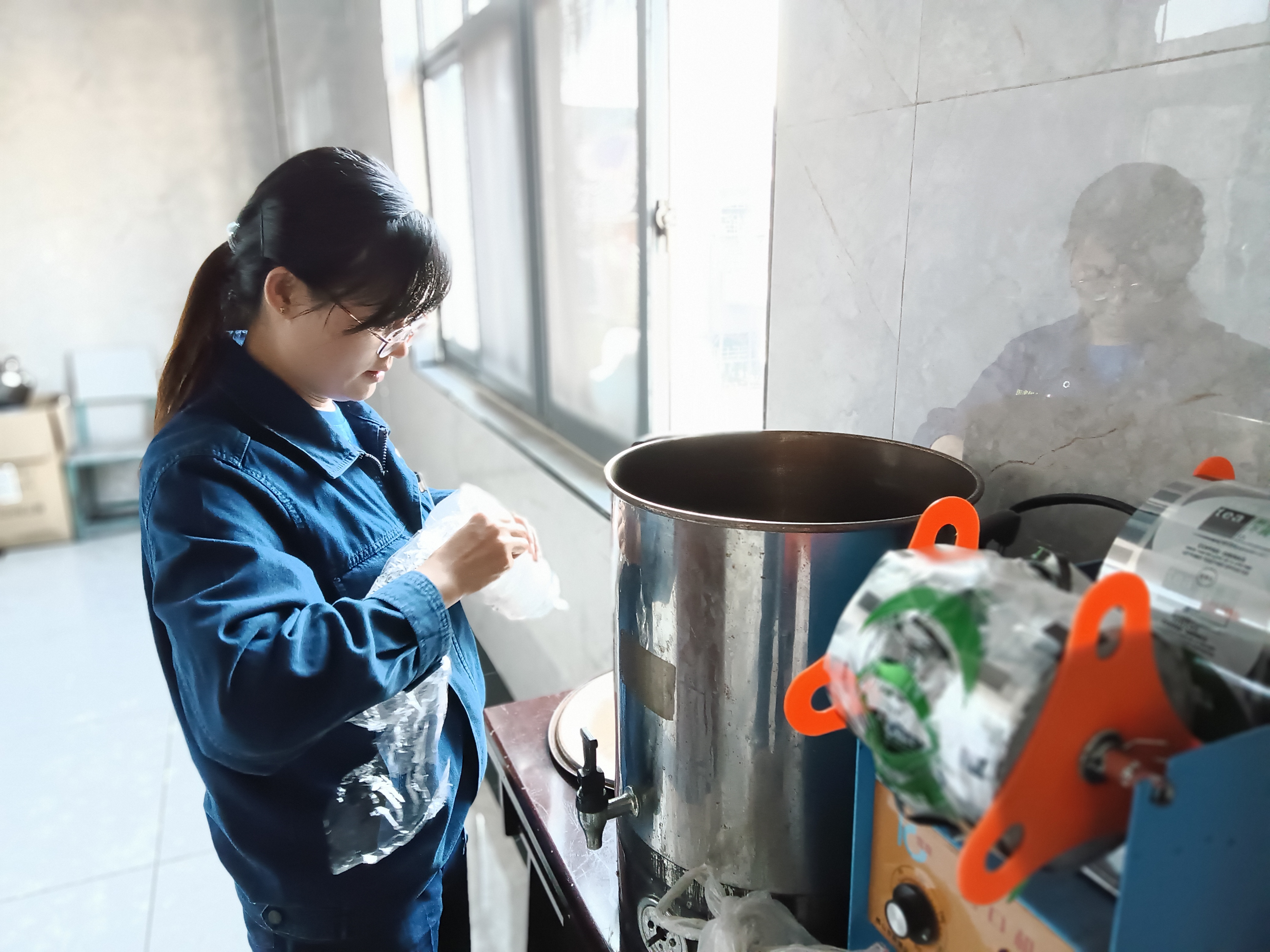 “热浪来袭” 他们战高温,出“凉”策 “热浪来袭” 他们战高温,出“凉”策