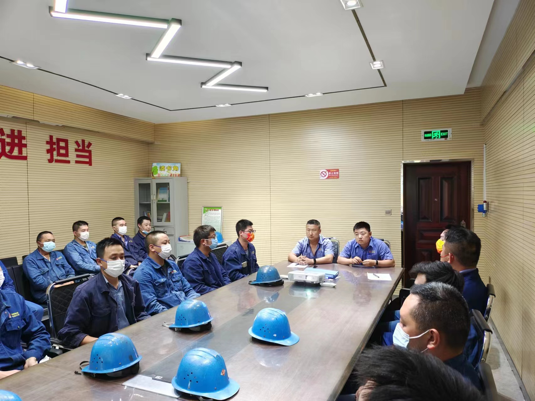 “热浪来袭” 他们战高温,出“凉”策 “热浪来袭” 他们战高温,出“凉”策