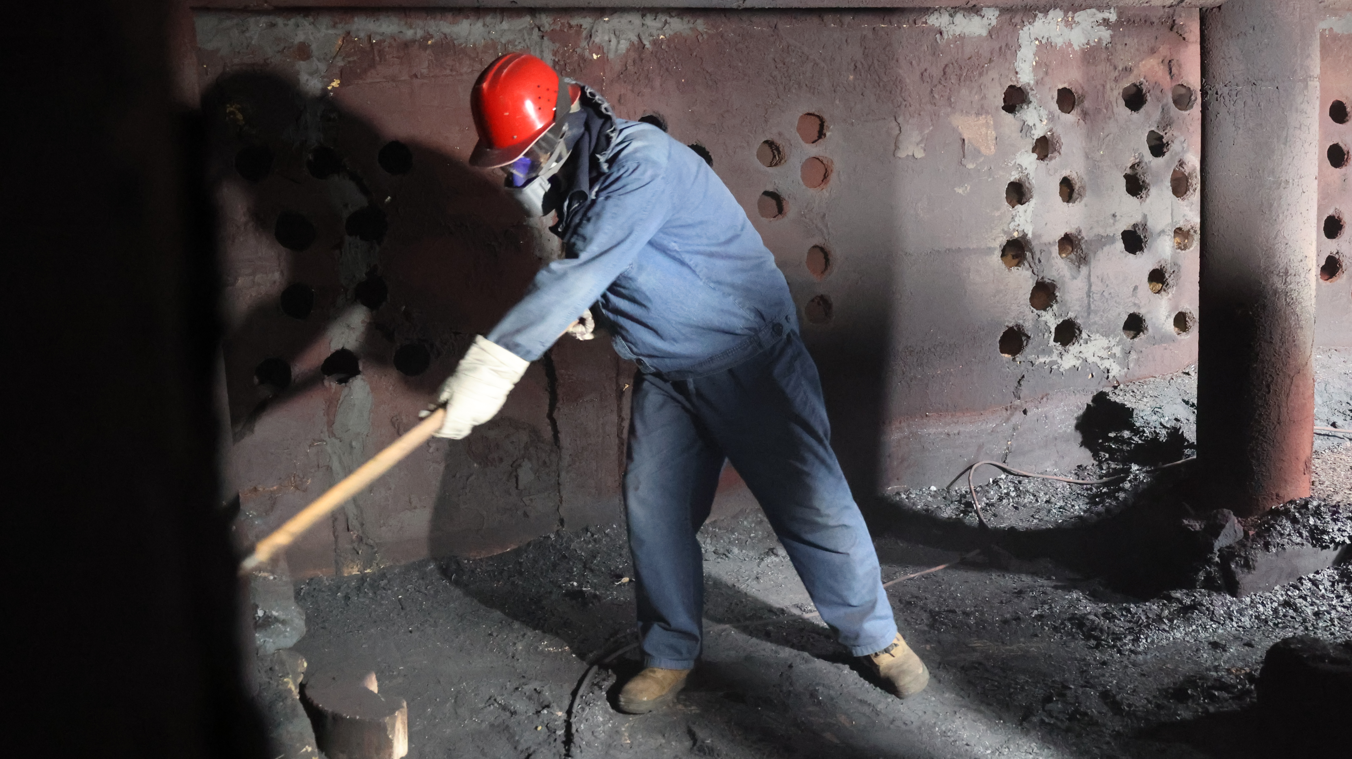 今天  “轧钢汉子”又打了一场硬仗