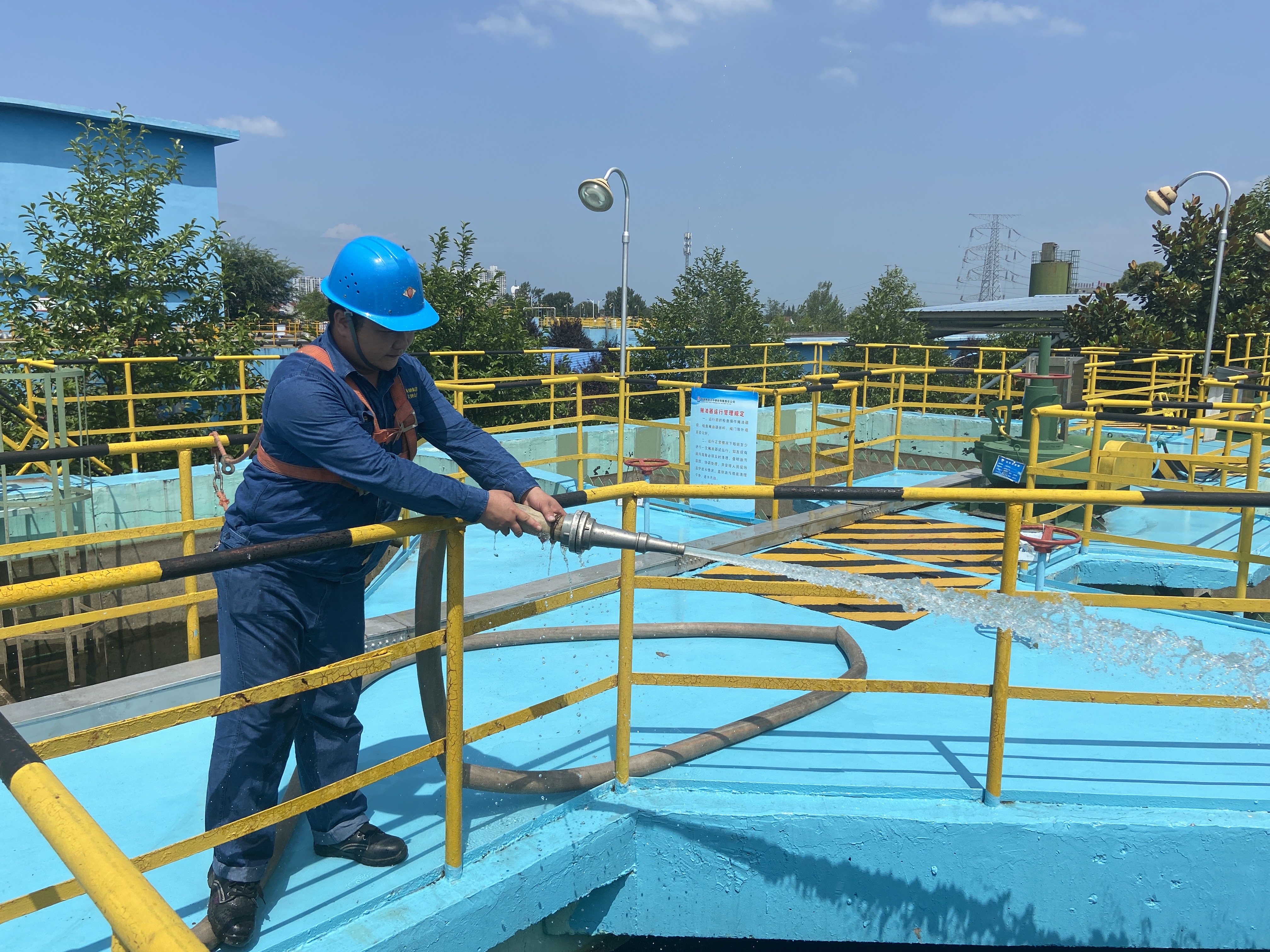 高温酷暑下，他们不负每一份“热”爱