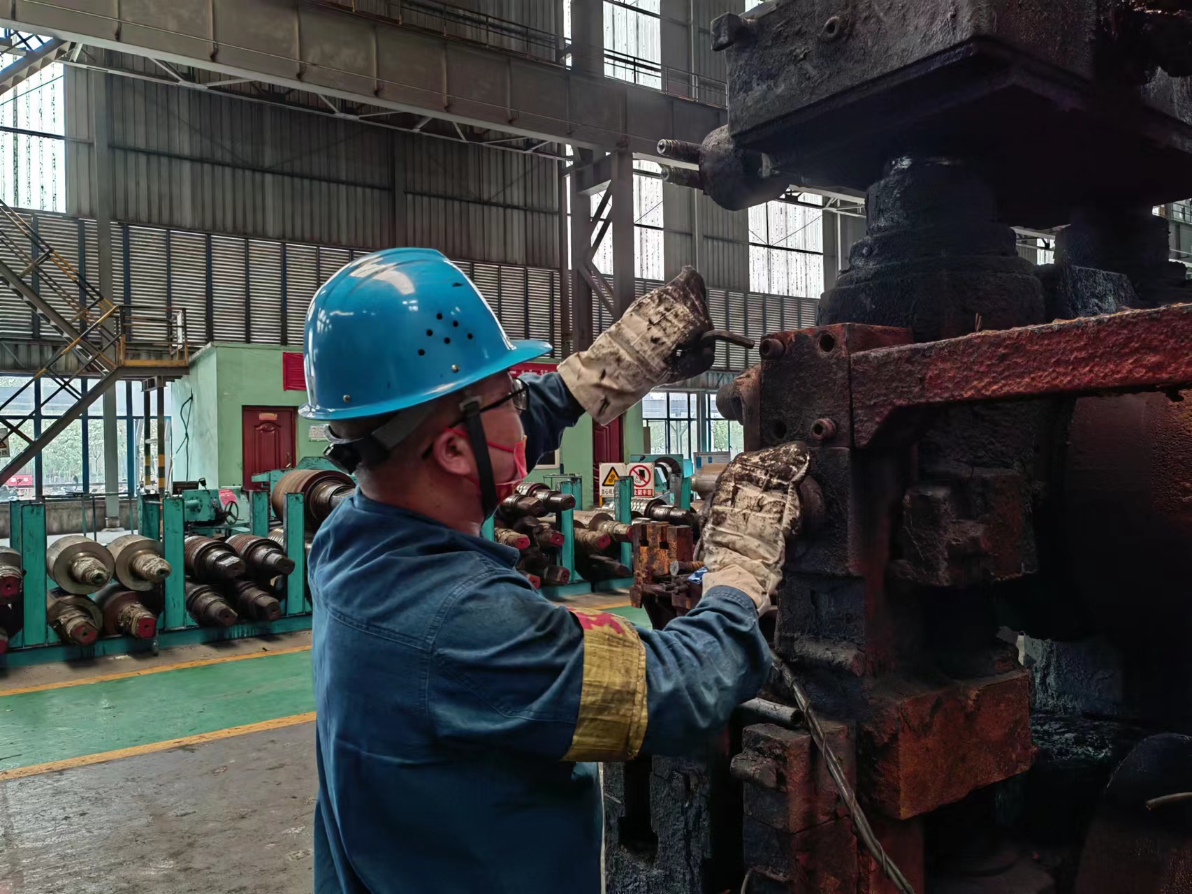 把轧机当“兄弟”的“二黑”班长