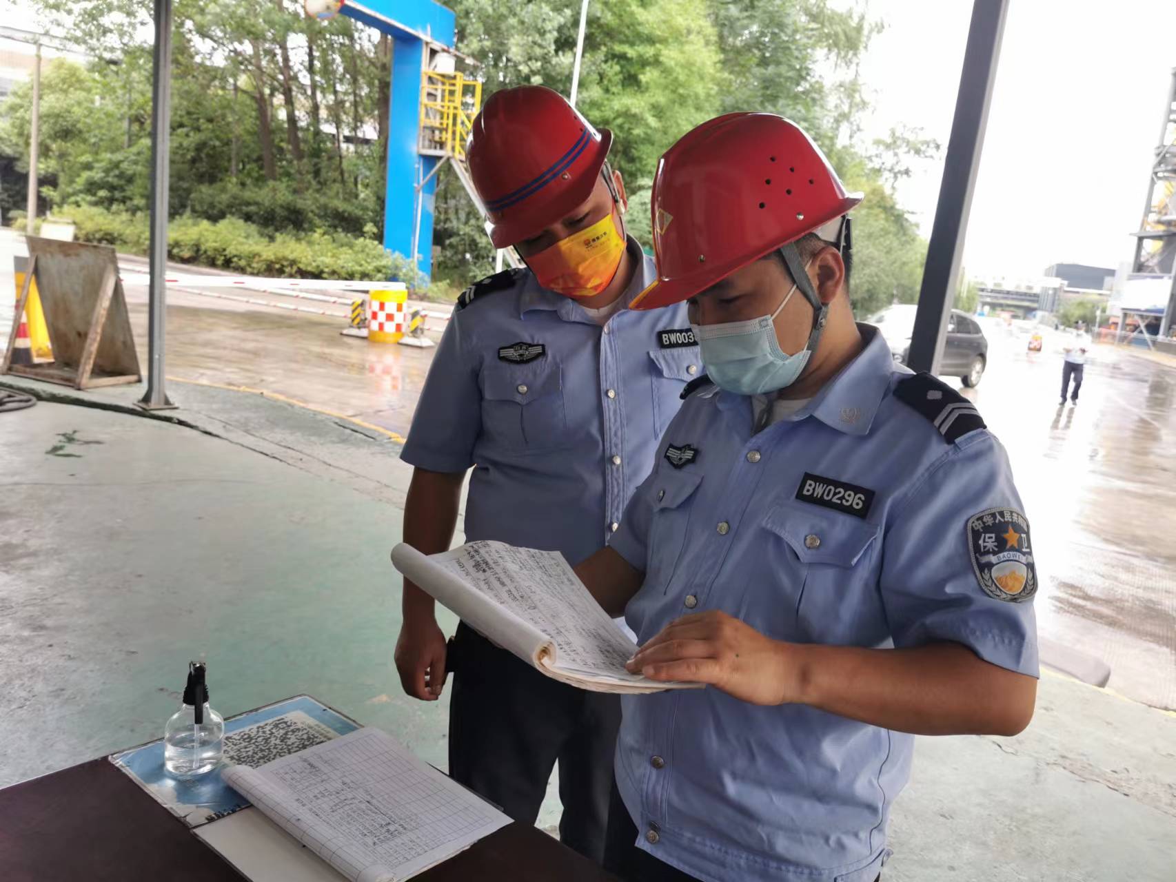 永葆初心不褪色，无私奉献敢担当