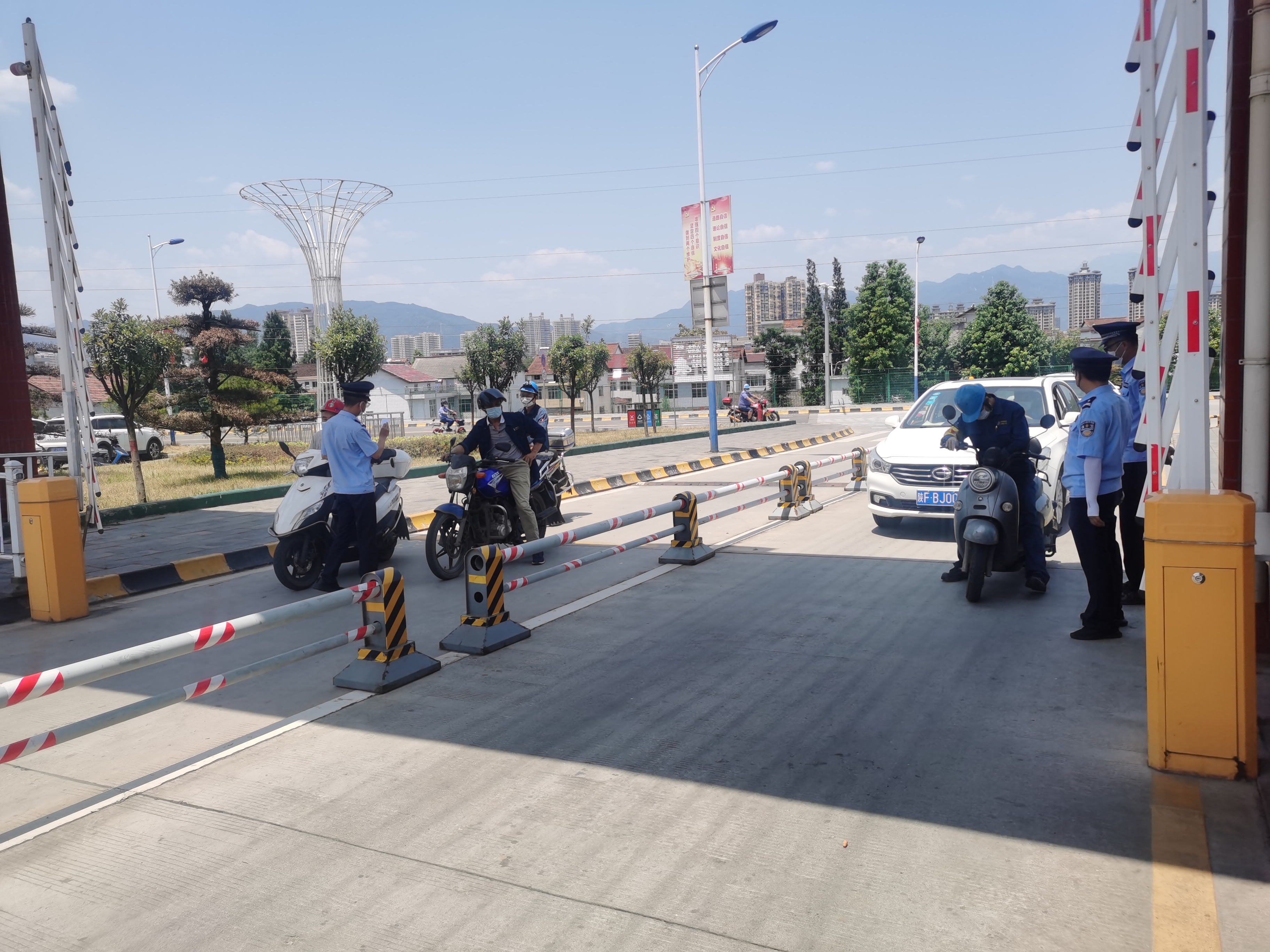 战高温 斗酷暑 保卫战士无惧 “烤”验