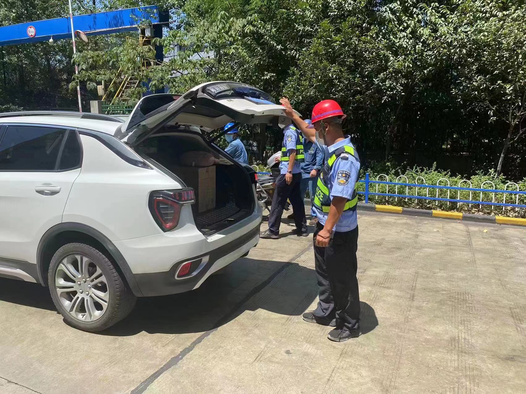 战高温 斗酷暑 保卫战士无惧 “烤”验