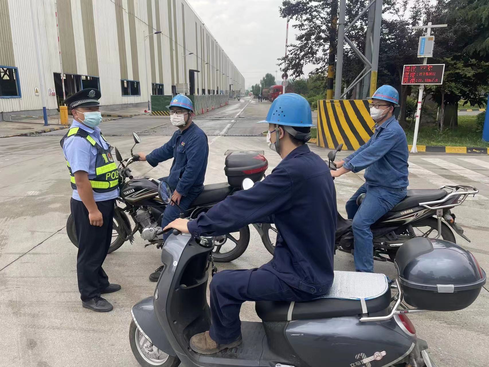 战高温 斗酷暑 保卫战士无惧 “烤”验