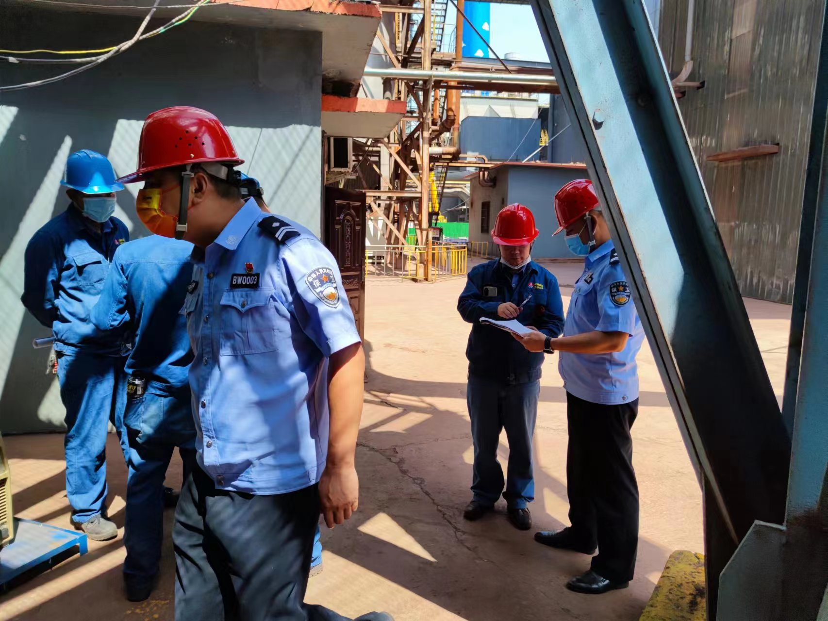 战高温 斗酷暑 保卫战士无惧 “烤”验