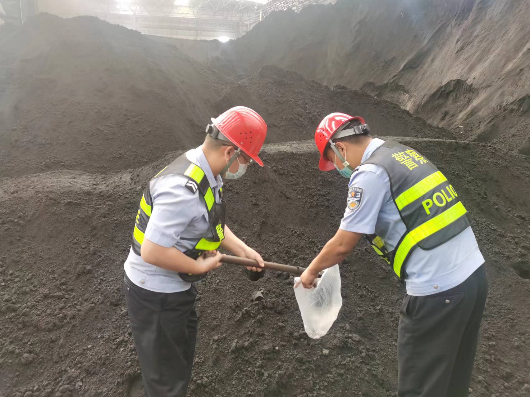 战高温 斗酷暑 保卫战士无惧 “烤”验