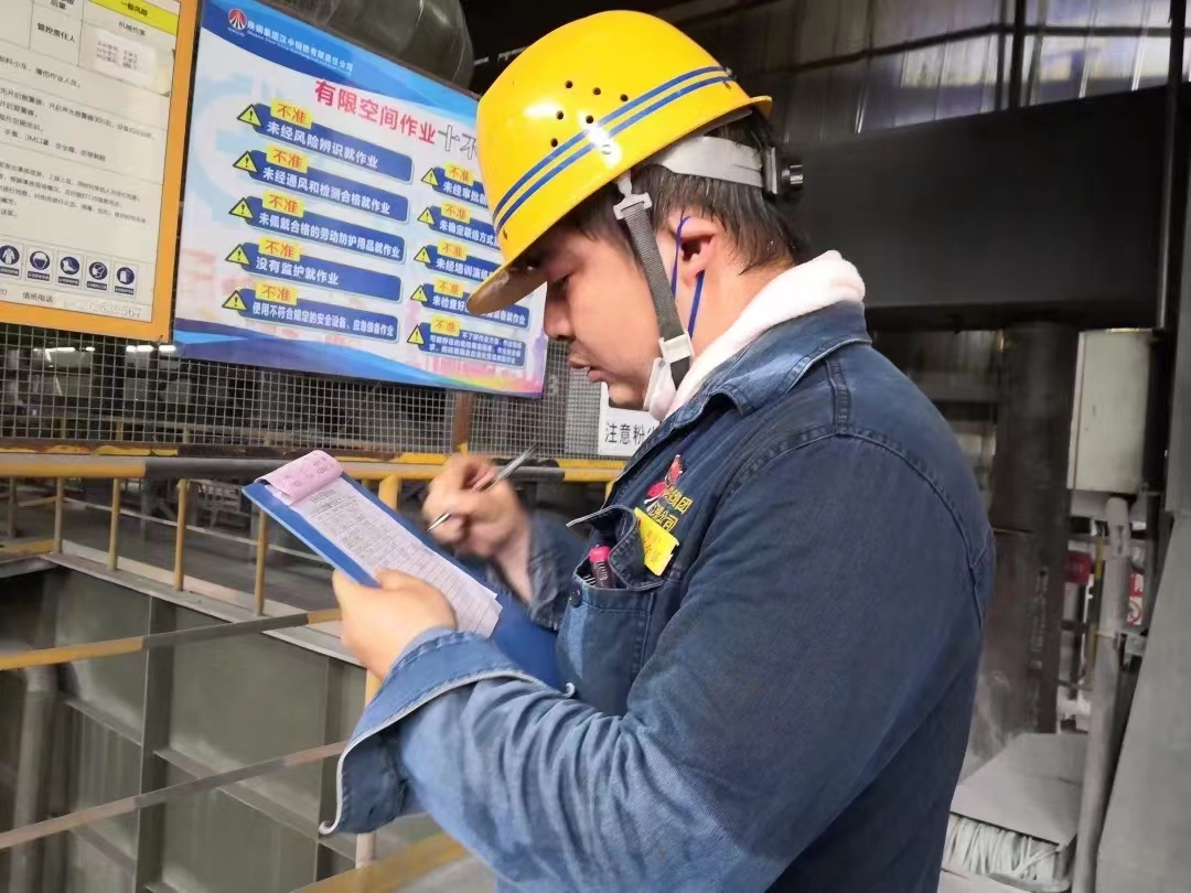 党徽熠熠，初心灼灼—记我身边的优秀共产党员范伟