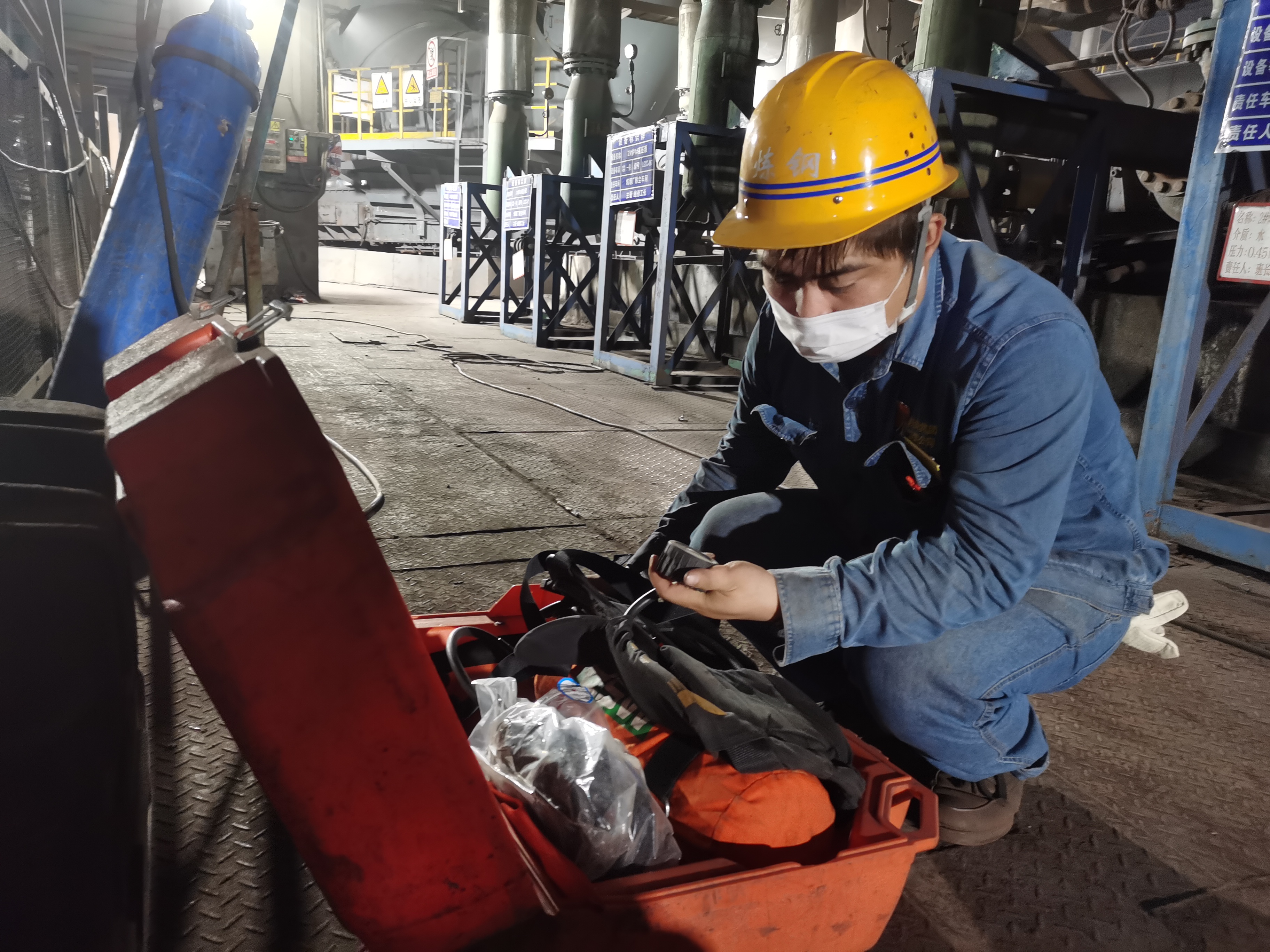 党徽熠熠，初心灼灼—记我身边的优秀共产党员范伟