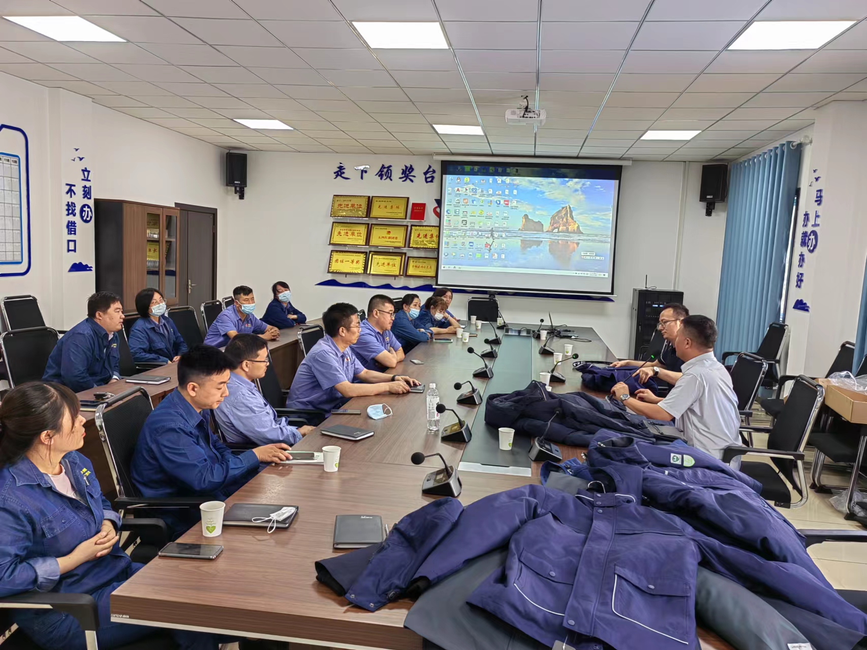 暖心！汉钢公司成功召开冬装棉服提升会