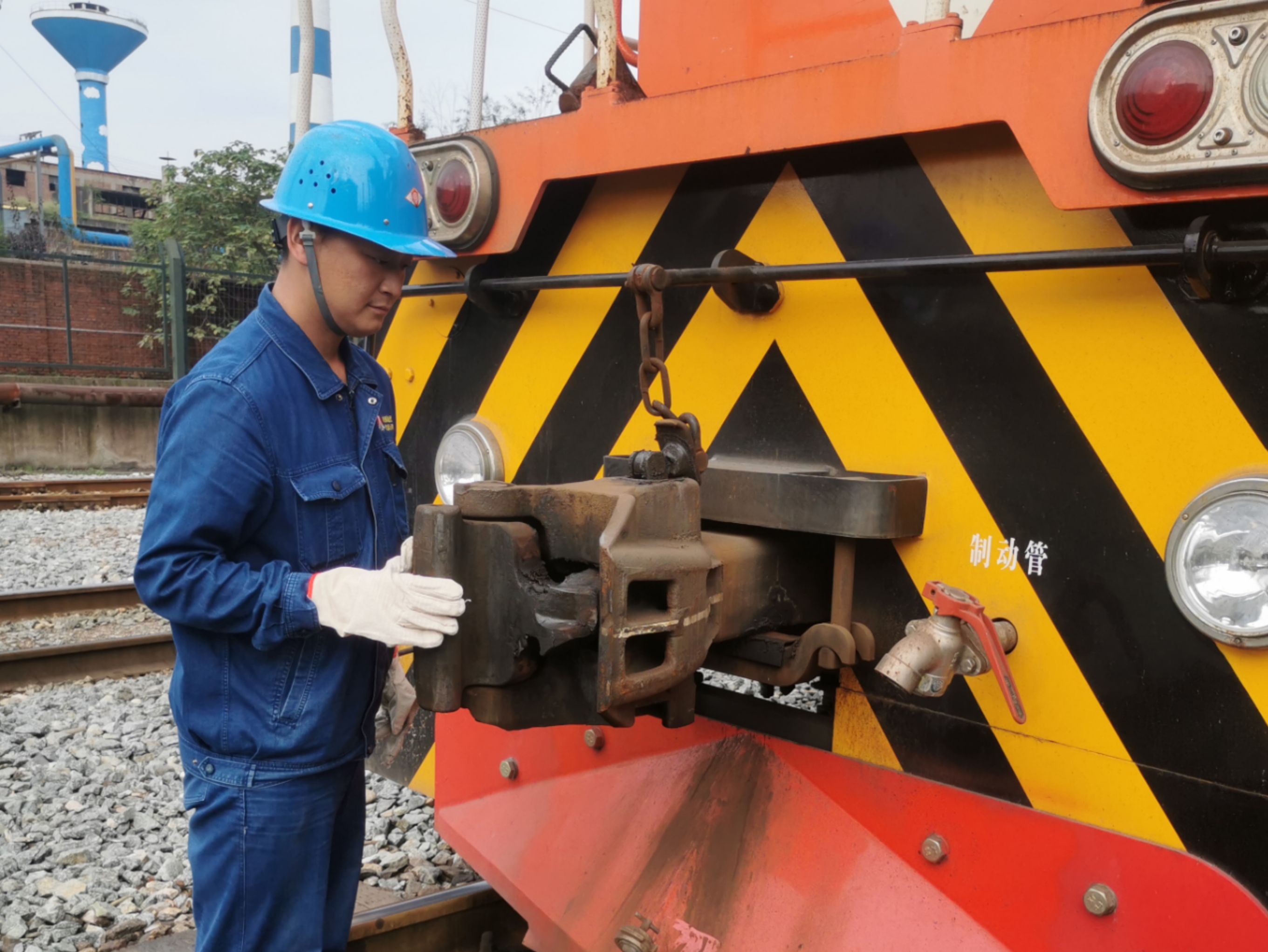 破冰攻坚 争当逆市发展“利刃”