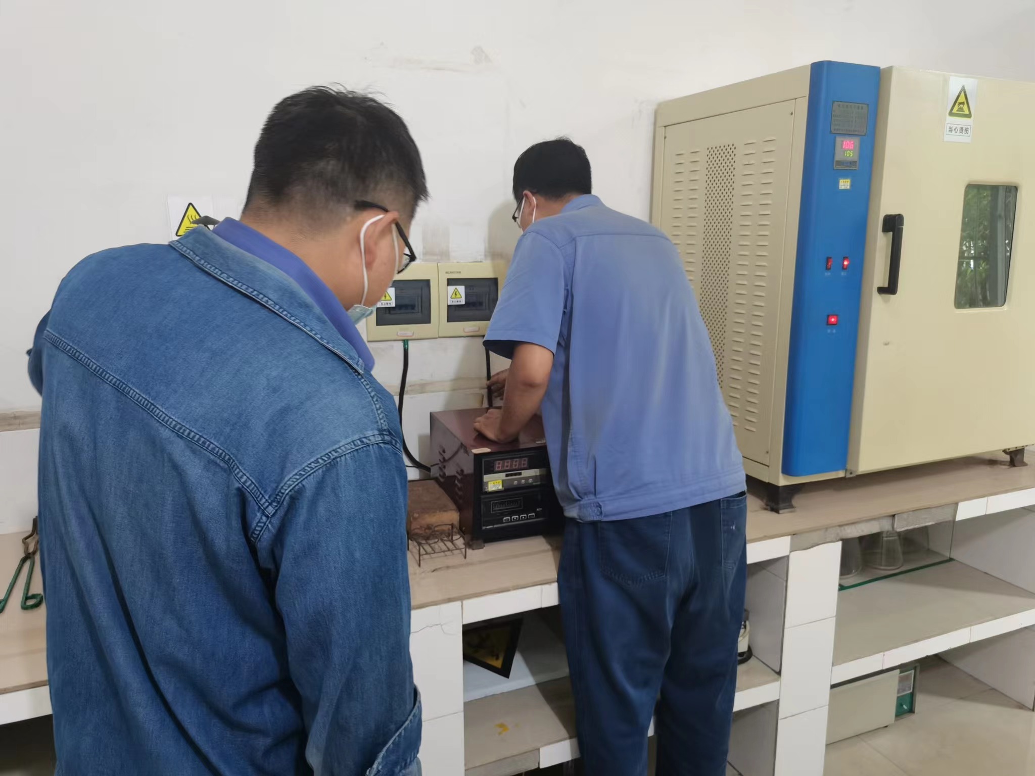 抓好职工防暑降温，促进企业创建高产