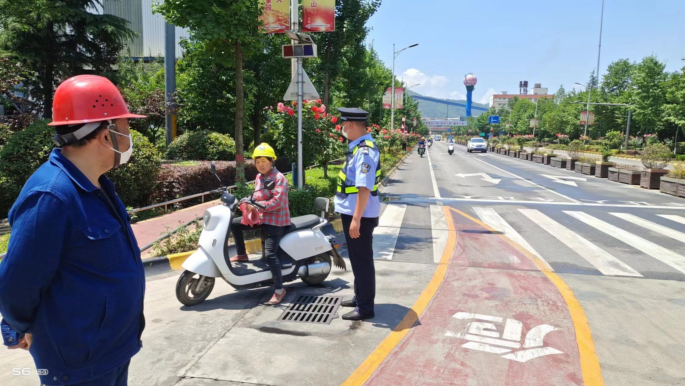 七月流火燃激情 一线坚守战高温