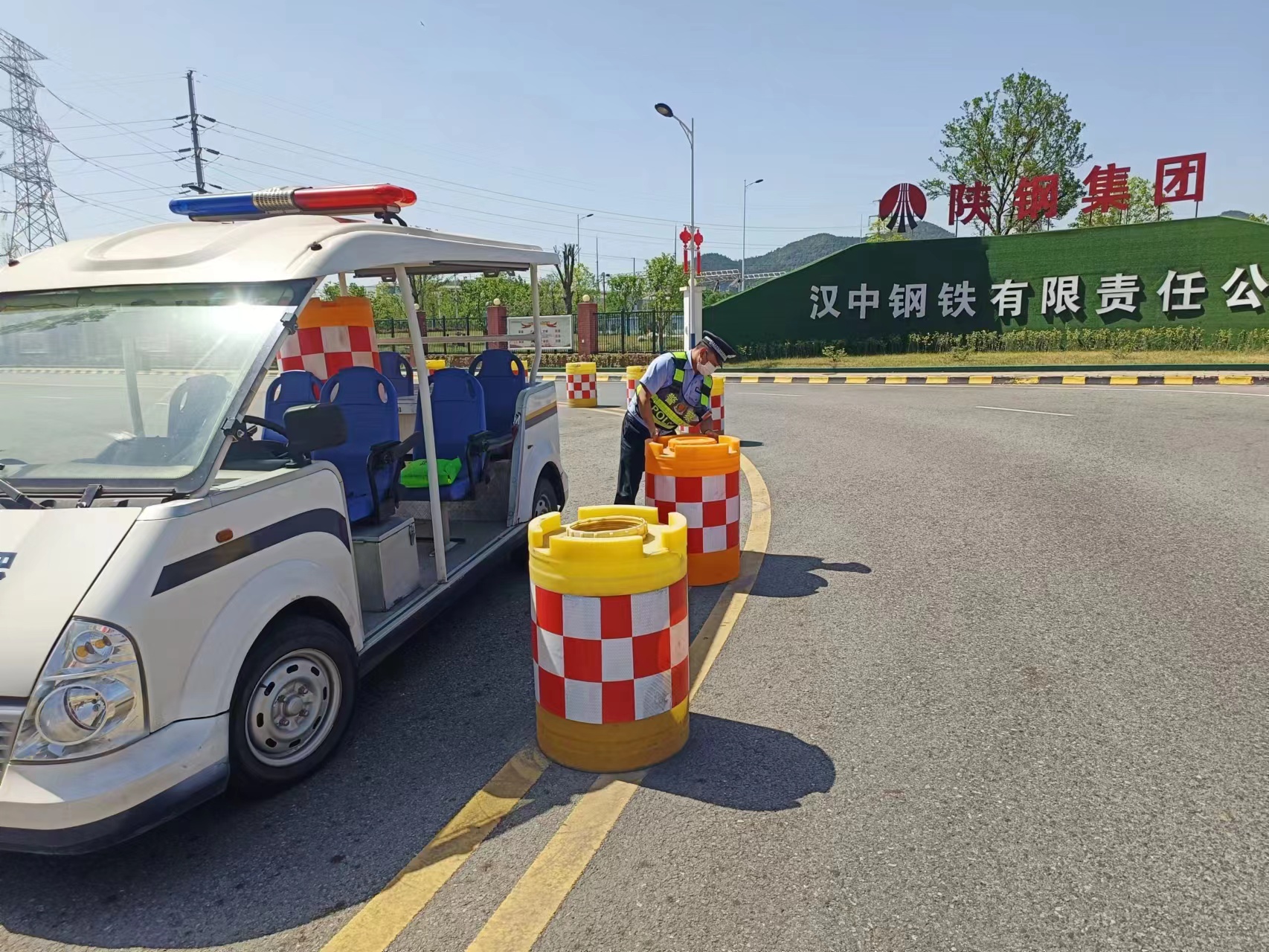 七月流火燃激情 一线坚守战高温