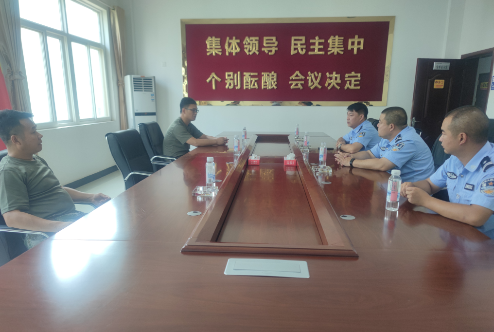 慰问送关怀 共续鱼水情 --汉钢公司开展“庆八一” 进军营送清凉活动