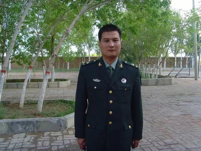 脱下军装,我只不过换了“战场” 脱下军装,我只不过换了“战场”