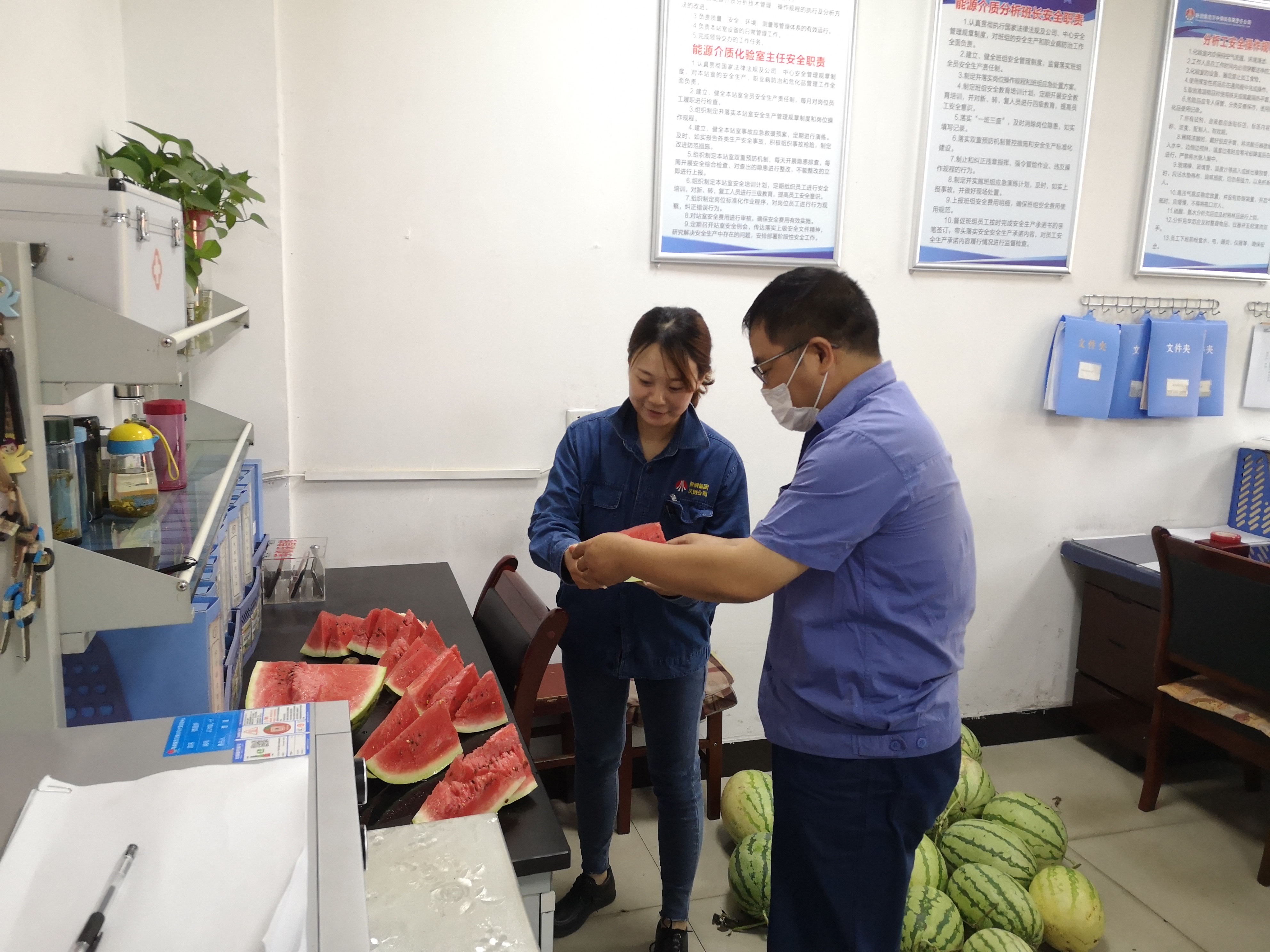 送清凉战高温，计量检验中心沉着应“烤”