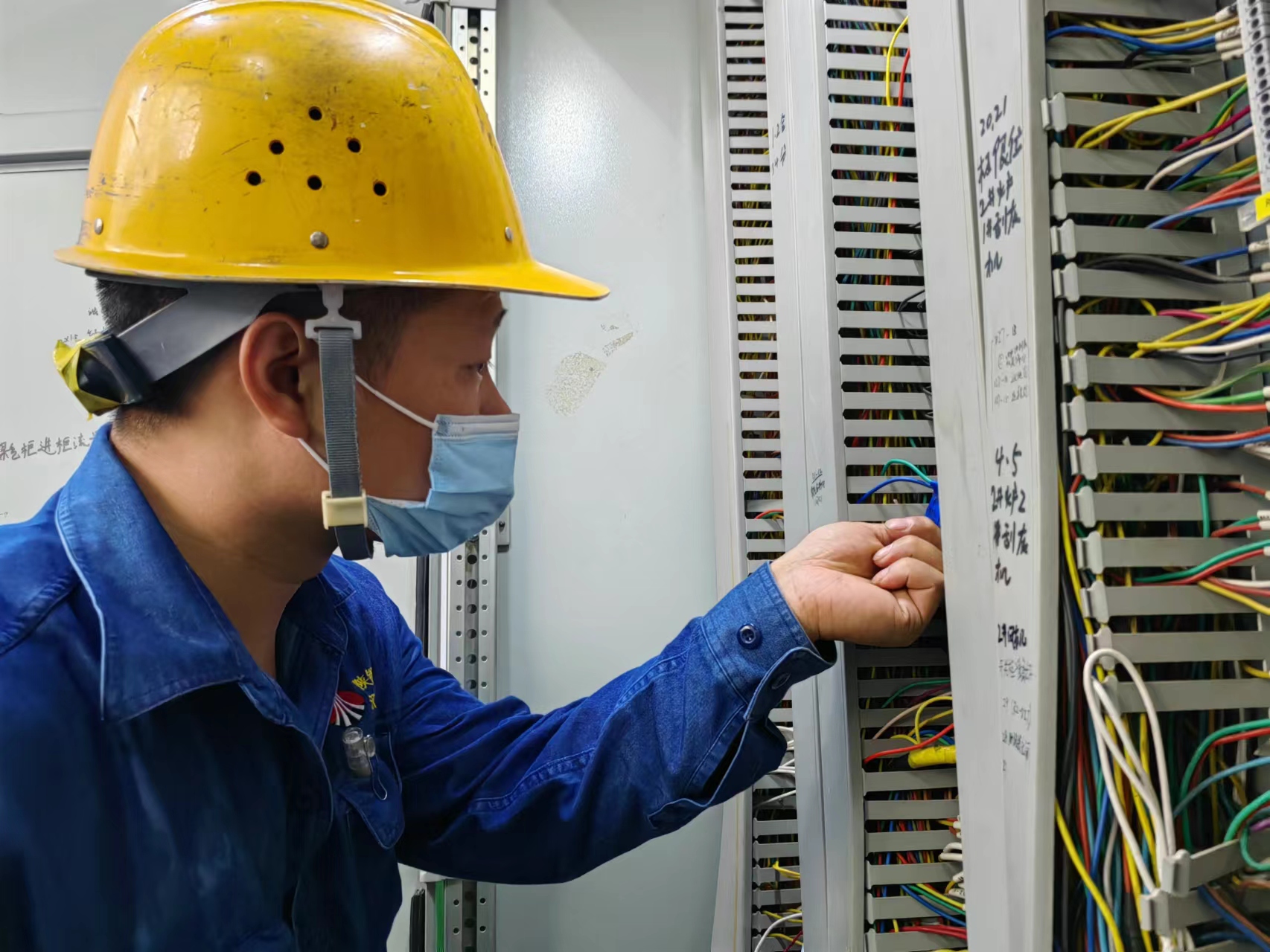 红、黄、蓝不一样的角色,一样的担当 红、黄、蓝不一样的角色,一样的担当