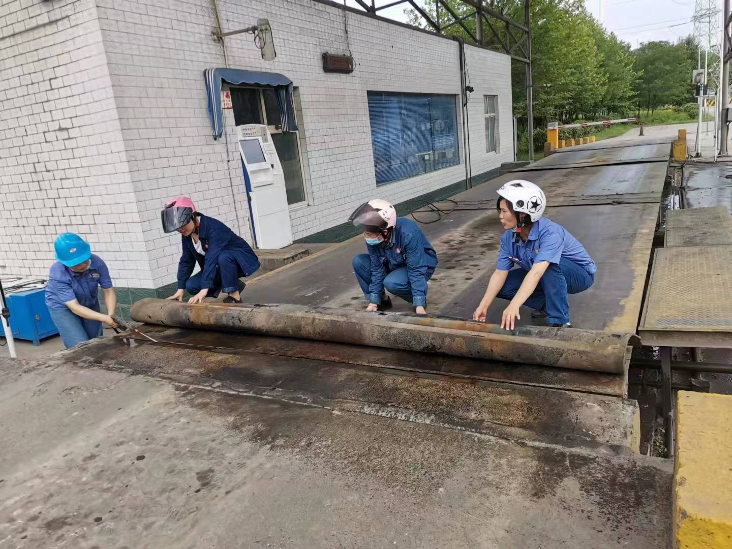 “钢花”朵朵悄然开 初心不改筑钢城 “钢花”朵朵悄然开 初心不改筑钢城