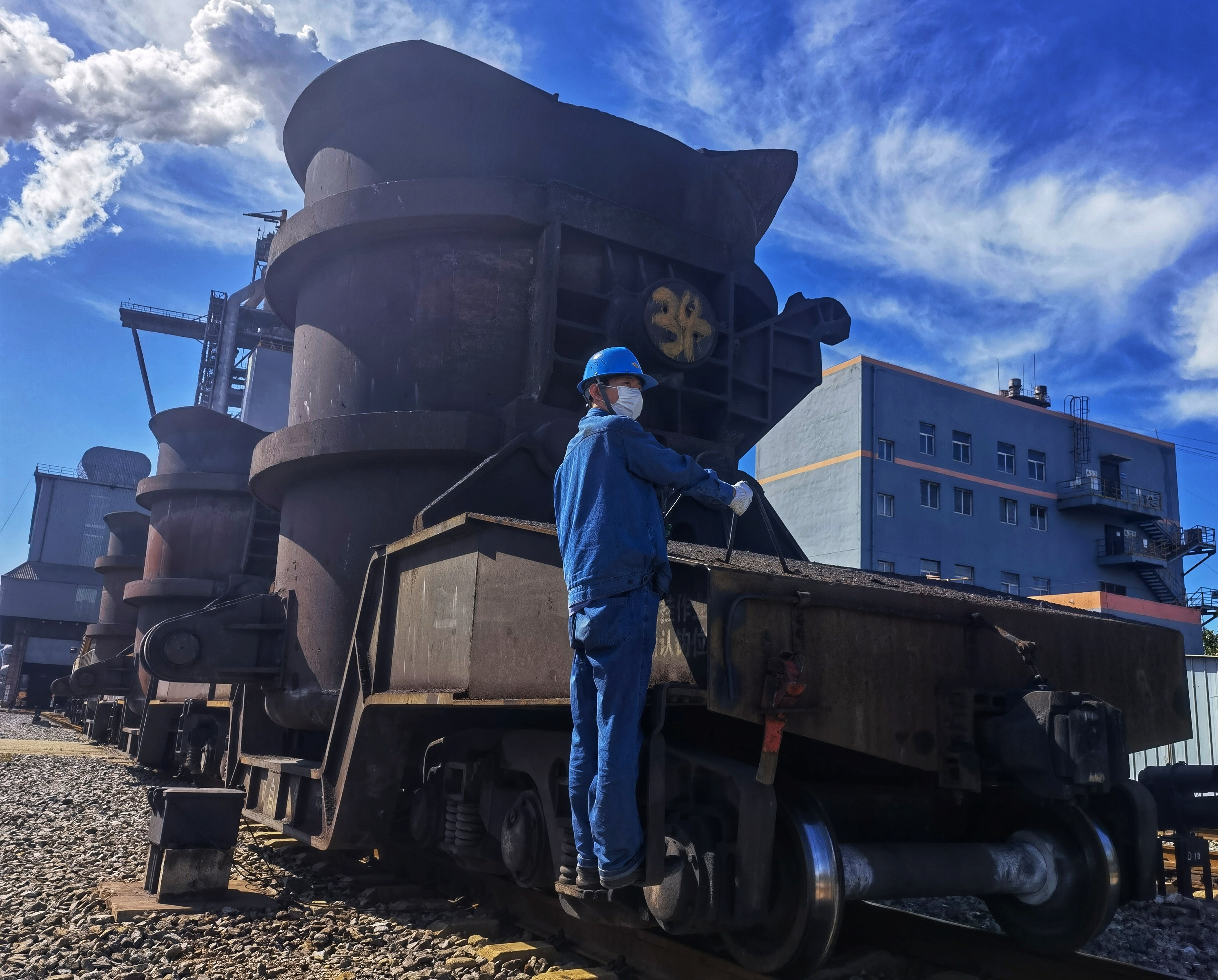 扎根钢城绽放“青春风采”