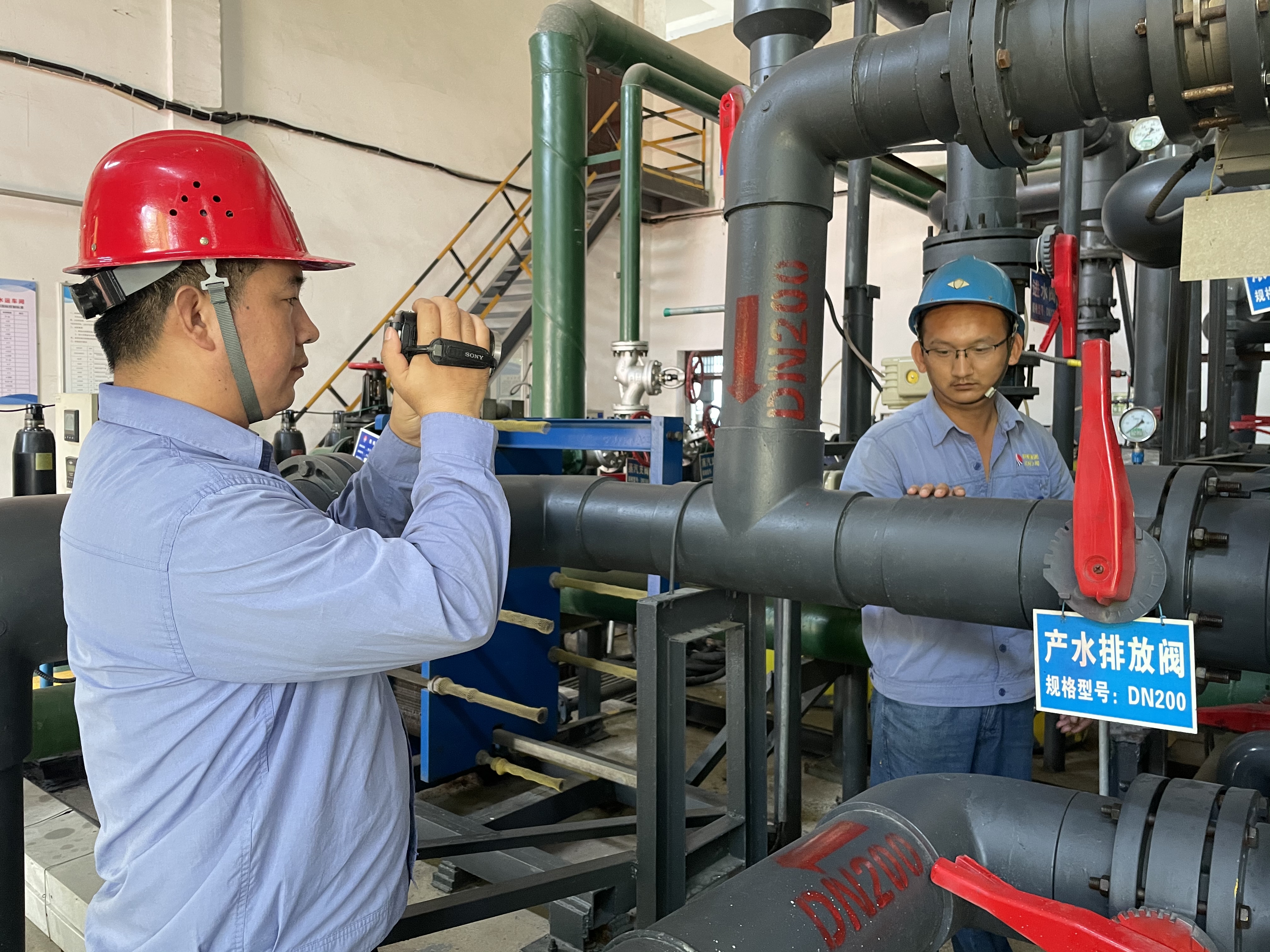 做“镜头”背后 的那束“光”---记陕煤集团2021年度优秀通讯员