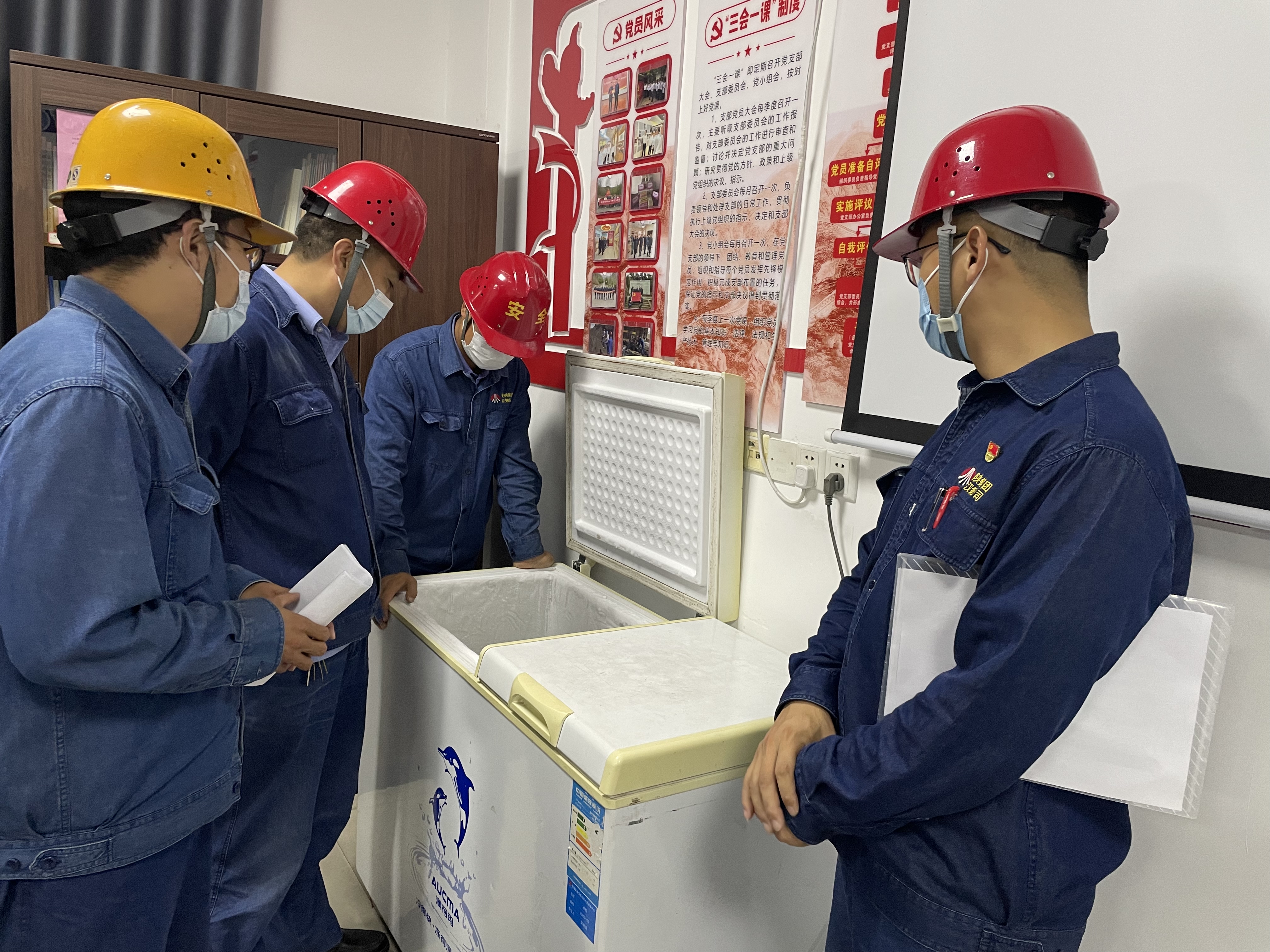 骄阳烈火战高温 万众一心保生产