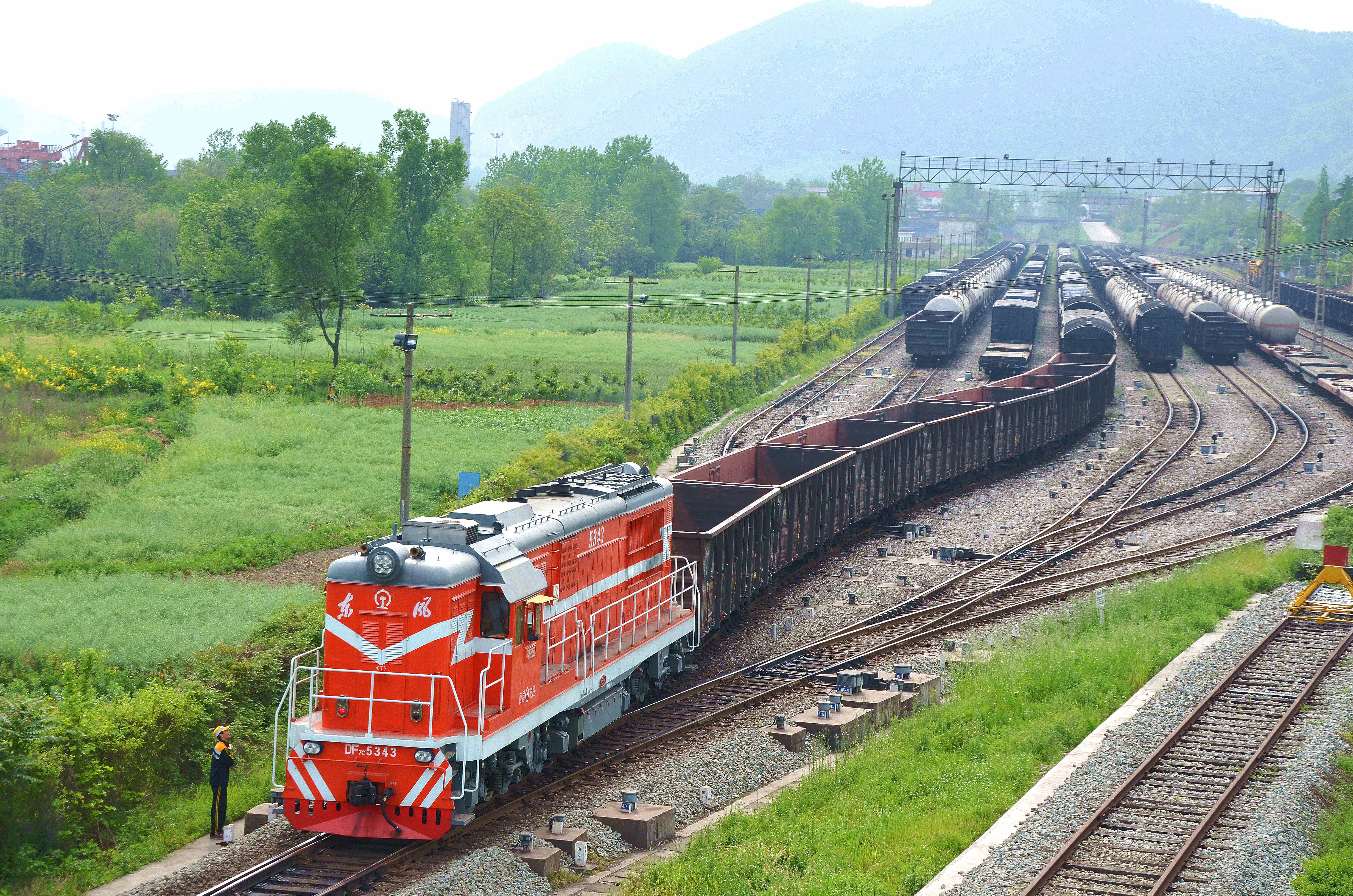 盯住“责任田” 吹响“冲锋号”！物流中心深入推进降本增效工作