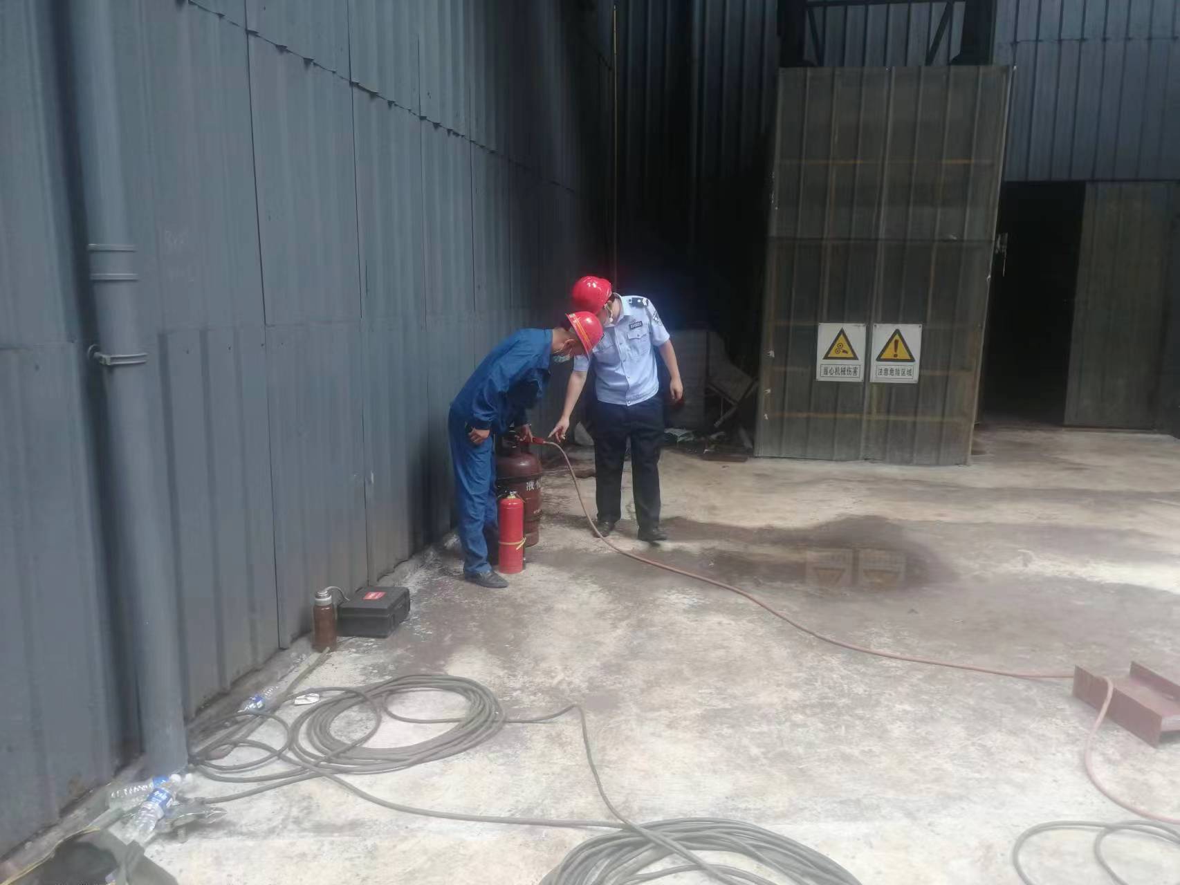 赴汤蹈火淬新蓝 赤胆一片护钢城 ----记汉钢公司专职消防队