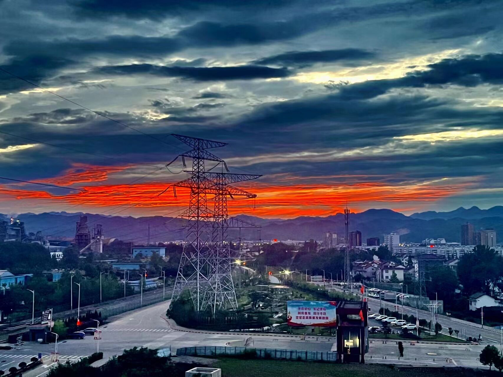 在十里钢城邂逅一场夕阳盛景