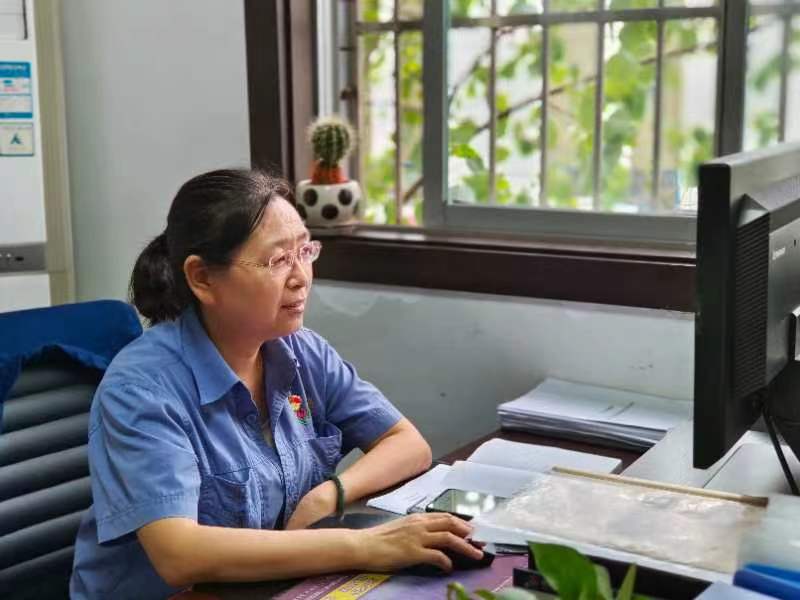 综合管理战线上的“女战士”