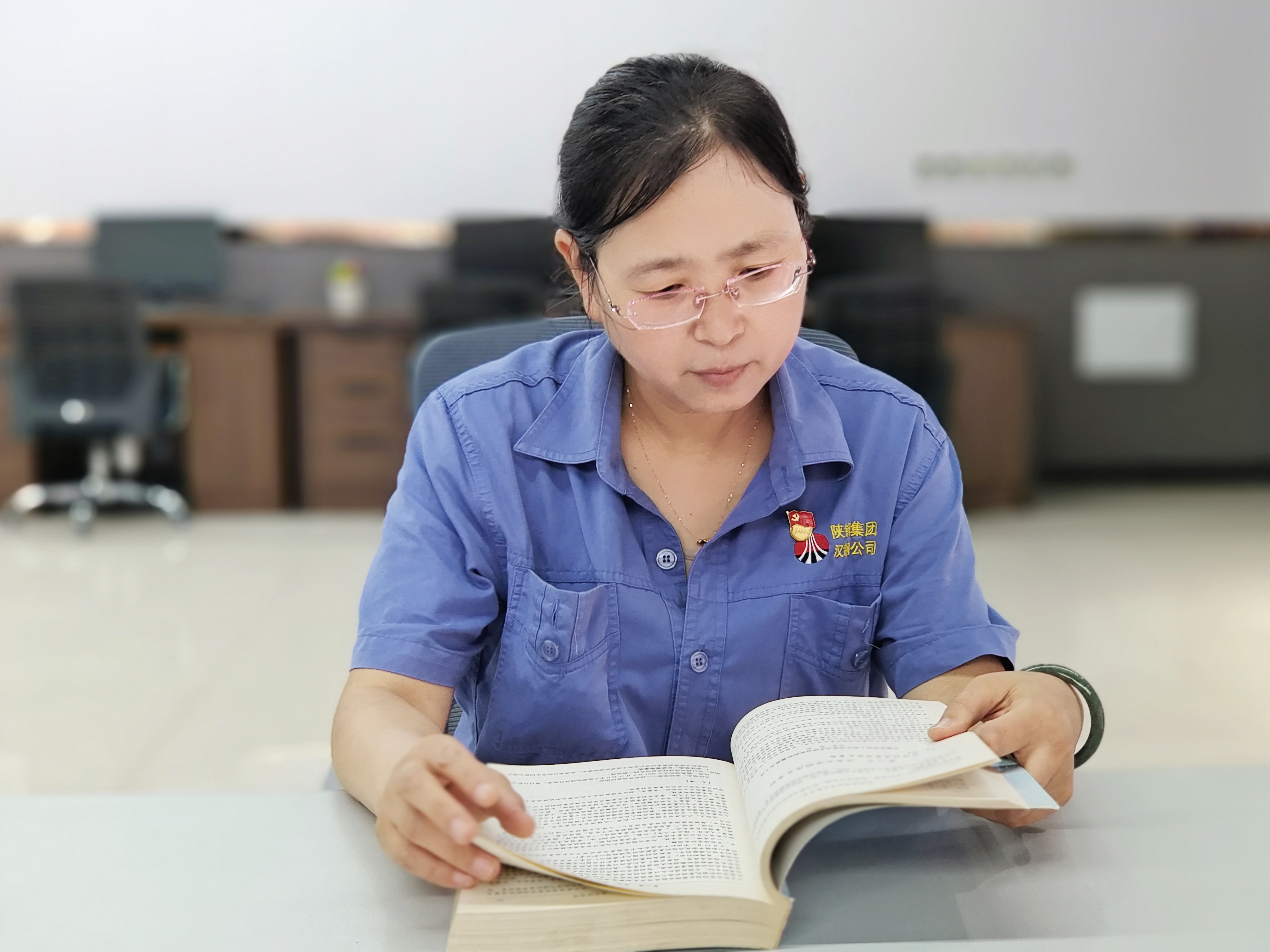 综合管理战线上的“女战士”